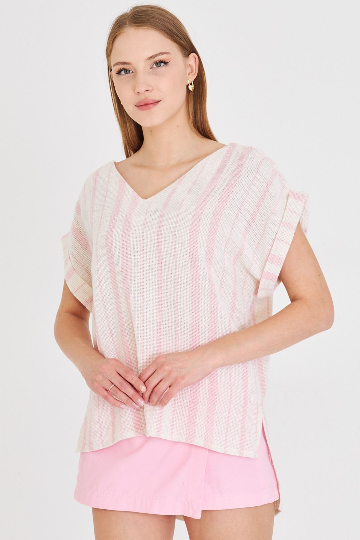 Kadın Pudra V Yaka Yanları Yırtmaçlı Arkası Uzun Duble Kol Detaylı Oversize Bluz ARM-25Y001056