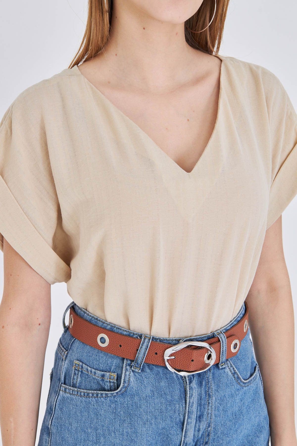 Kadın Krem V Yaka Yanları Yırtmaçlı Arkası Uzun Duble Kol Detaylı Oversize Bluz ARM-24Y001074