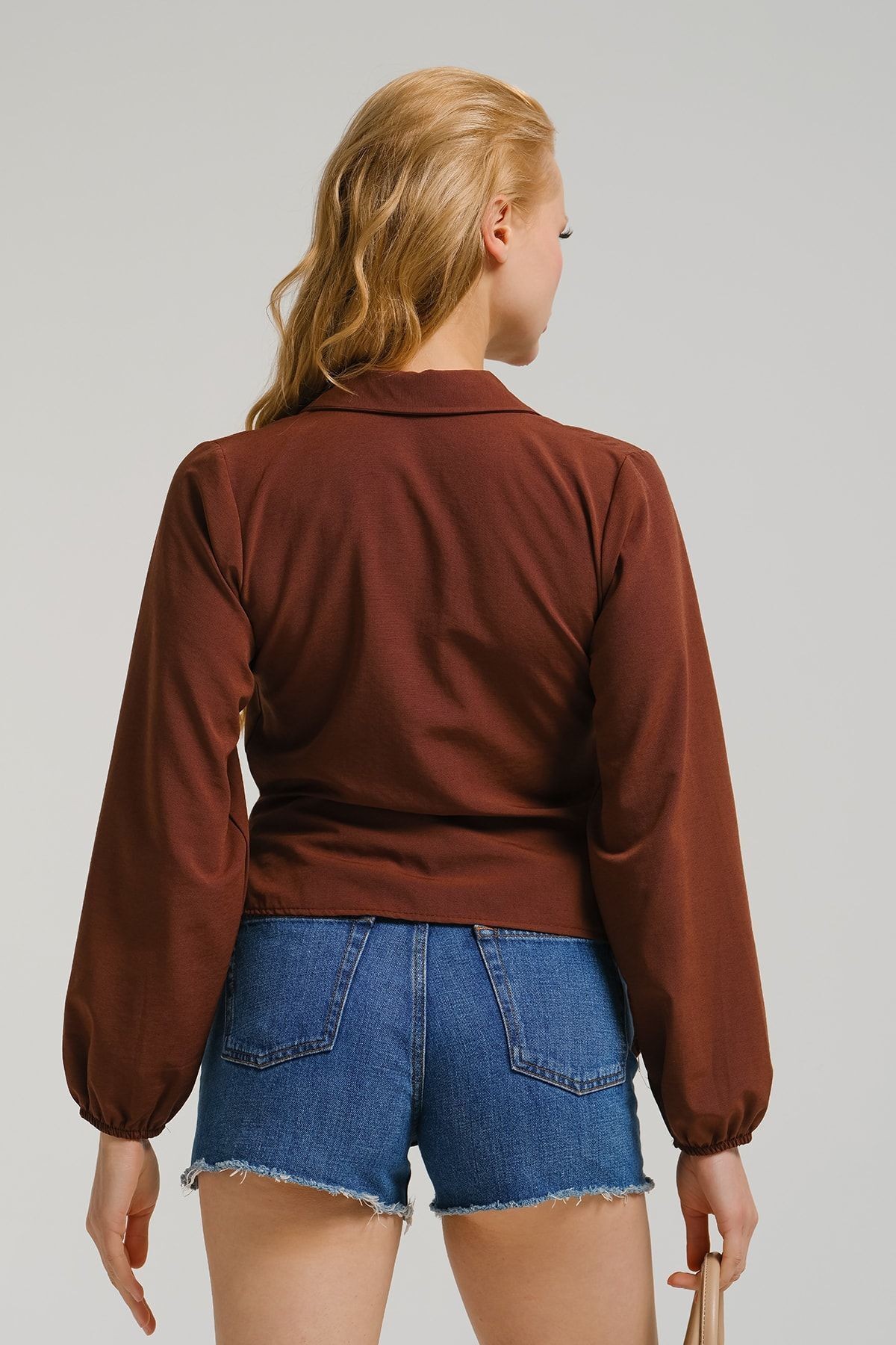 Kadın Kahve Yakalı Kruvaze Bluz ARM-22Y024025