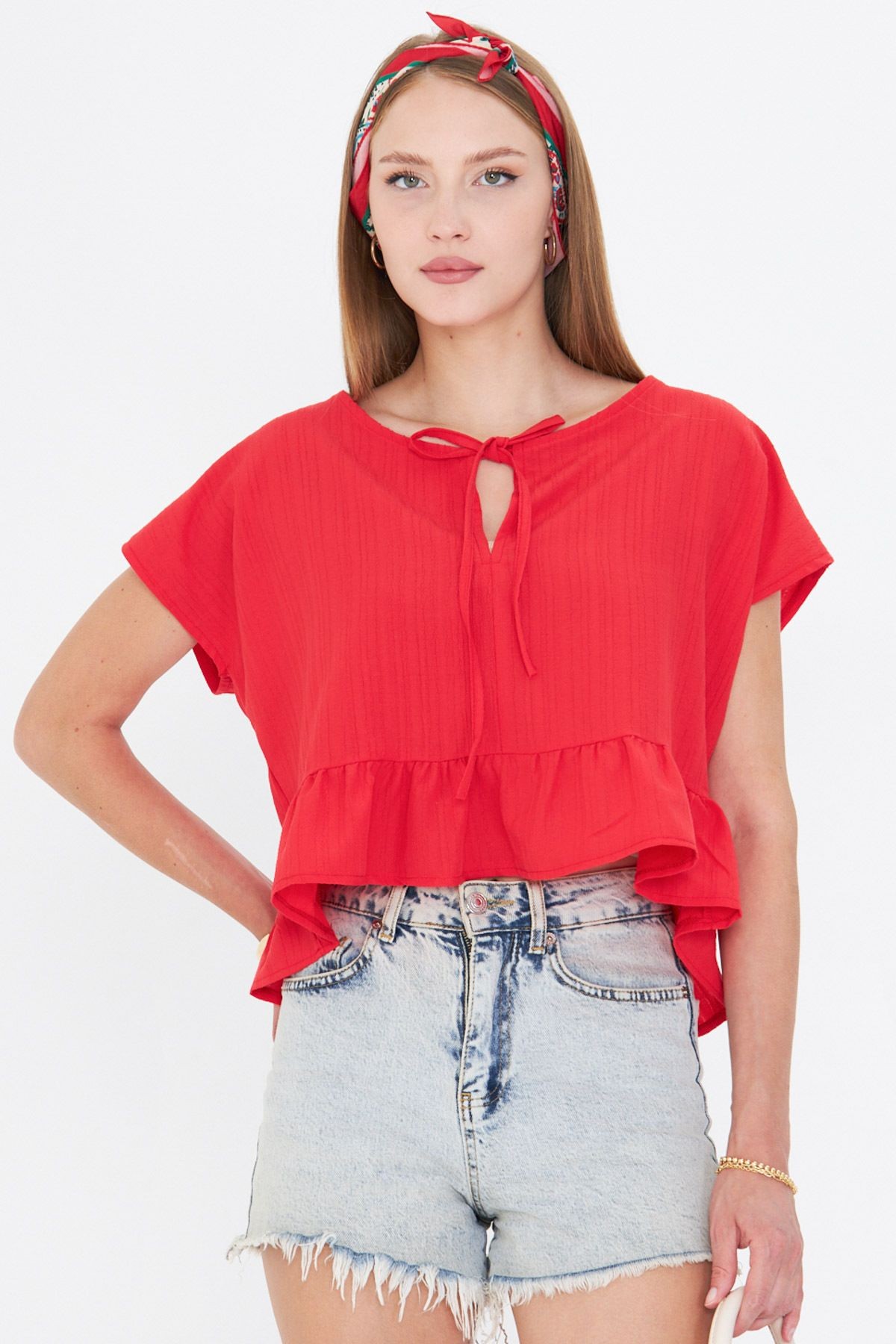 Kadın Açık Kırmızı Yarasa Kol Yakası Bağlamalı Eteği Fırfırlı Oversize Crop Bluz ARM-24Y001088
