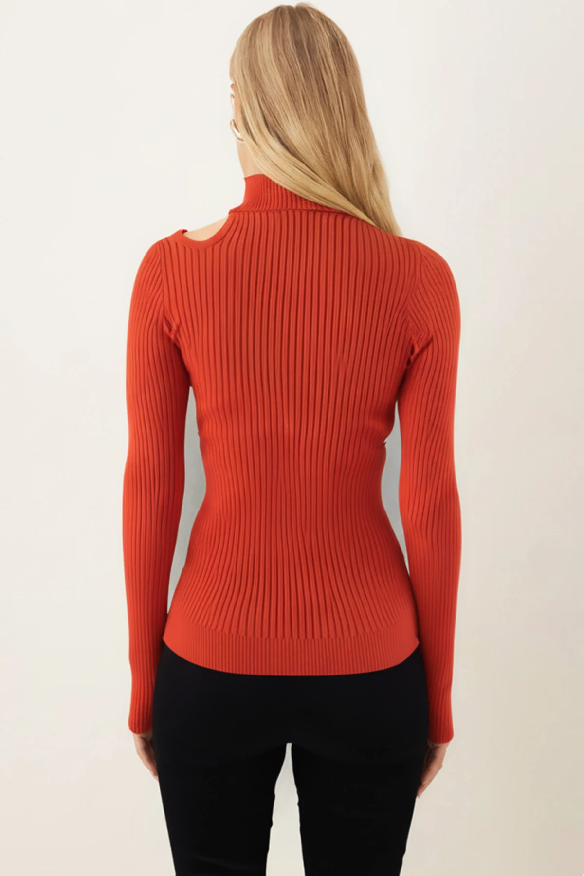 Kadın Turuncu Balıkçı Yaka Tek Omuz Dekolteli Triko Kazak ARM-26K136067