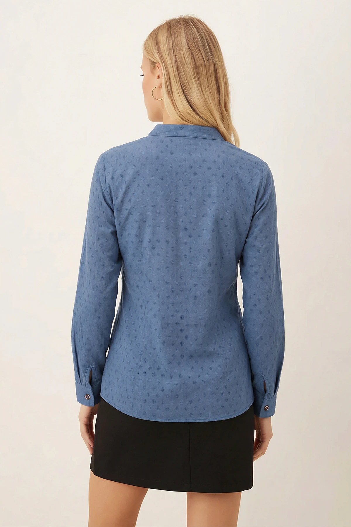 Kadın Koyu Mavi Yakası Bağlamalı Desenli Gömlek ARM-20K001150