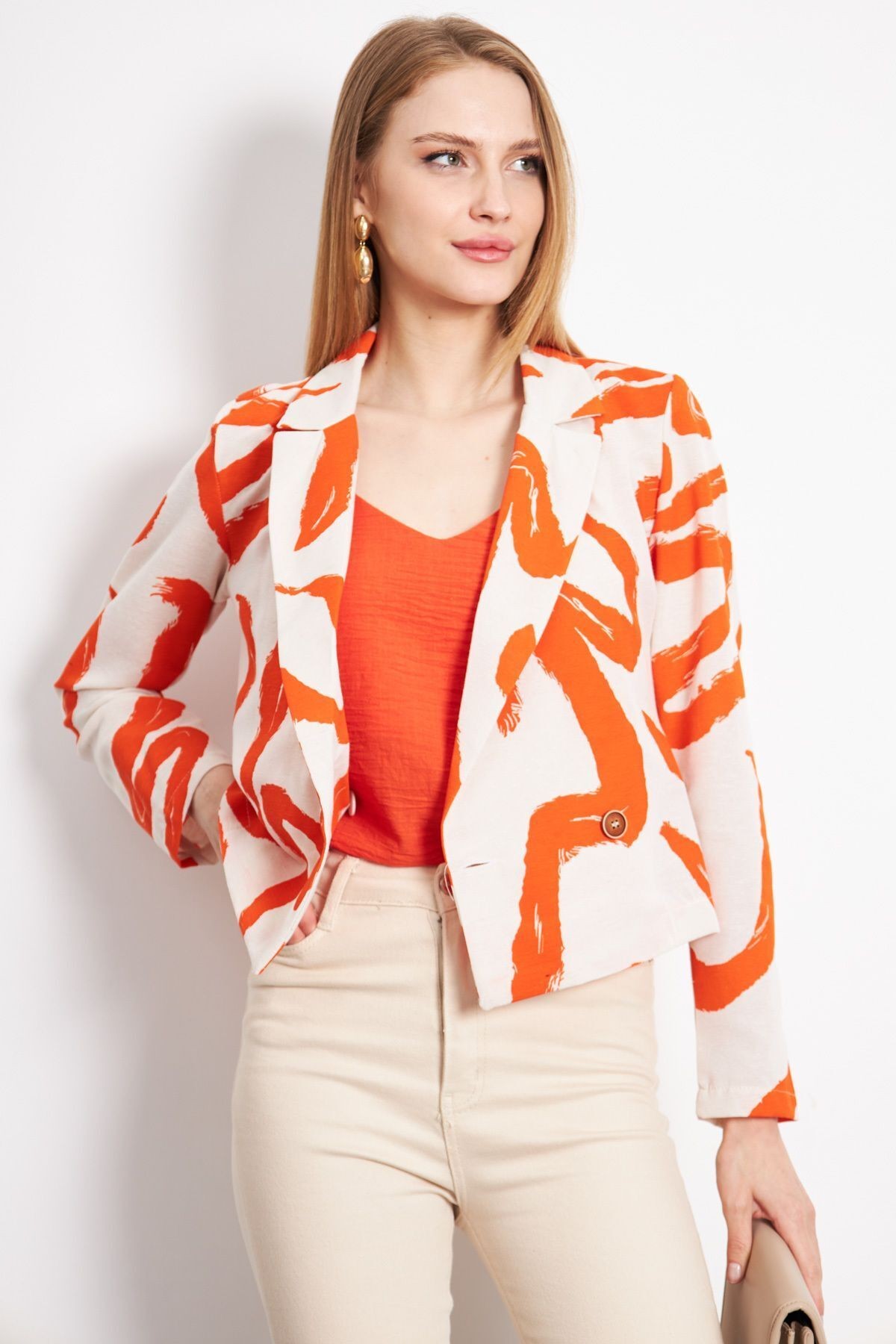 Kadın Turuncu Kruvaze Yaka Desenli Crop Ceket ARM-24Y001058