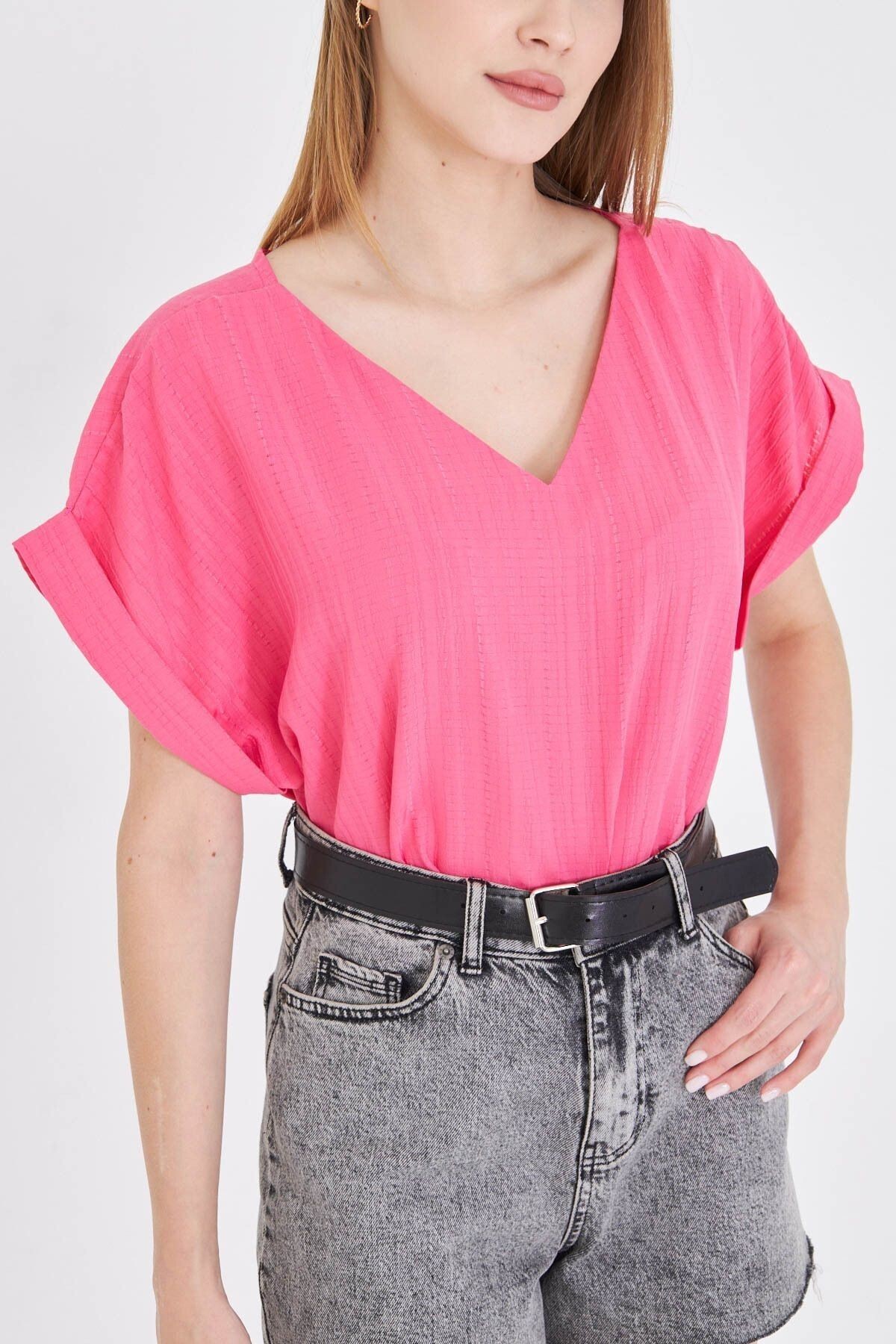 Kadın Fuşya V Yaka Yanları Yırtmaçlı Arkası Uzun Duble Kol Detaylı Oversize Bluz ARM-24Y001074
