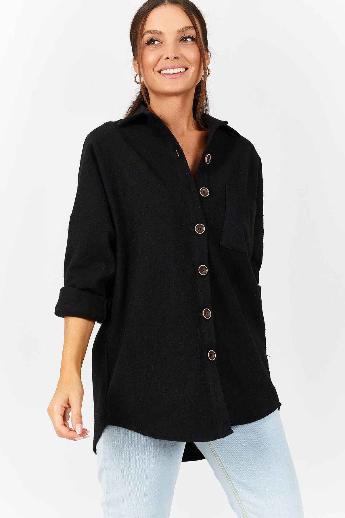 Kadın Siyah Oversize Kaşe Cepli Gömlek ARM-22Y001156