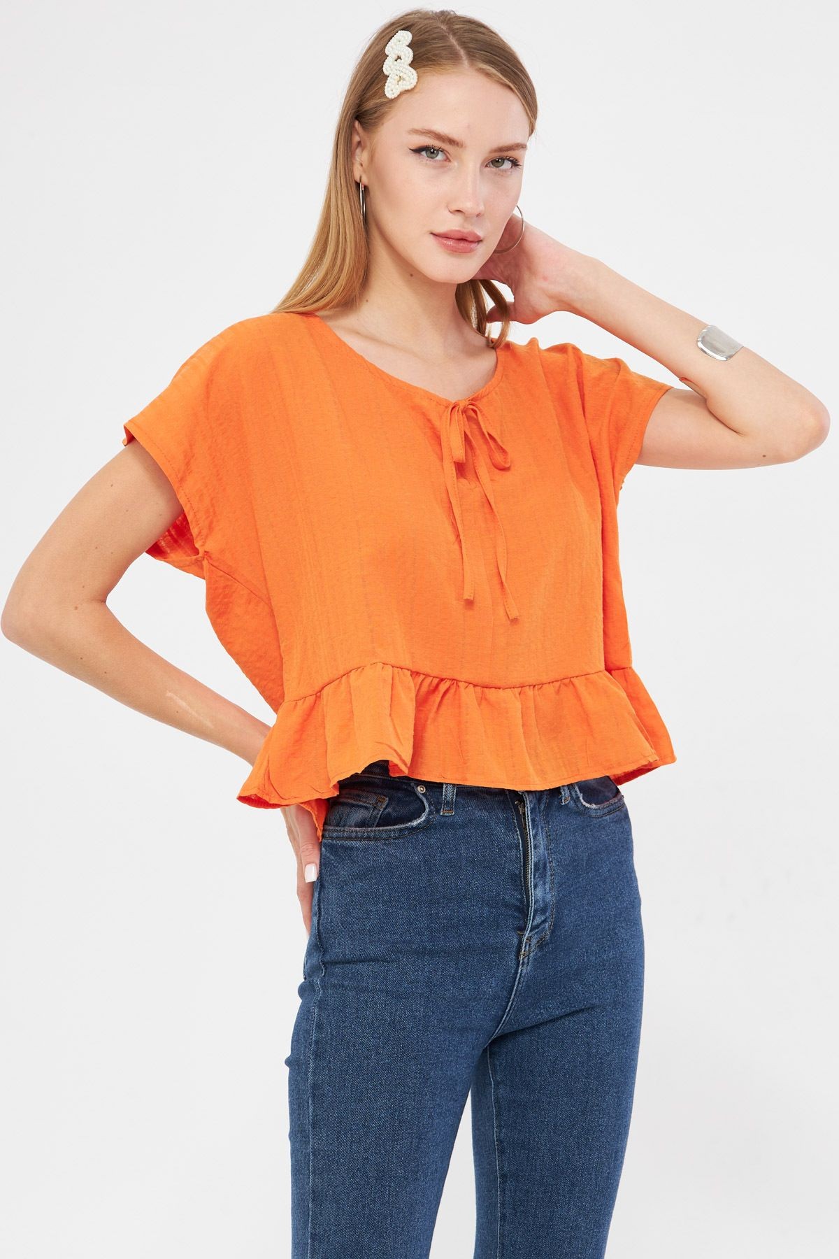 Kadın Turuncu Yarasa Kol Yakası Bağlamalı Eteği Fırfırlı Oversize Crop Bluz ARM-24Y001088