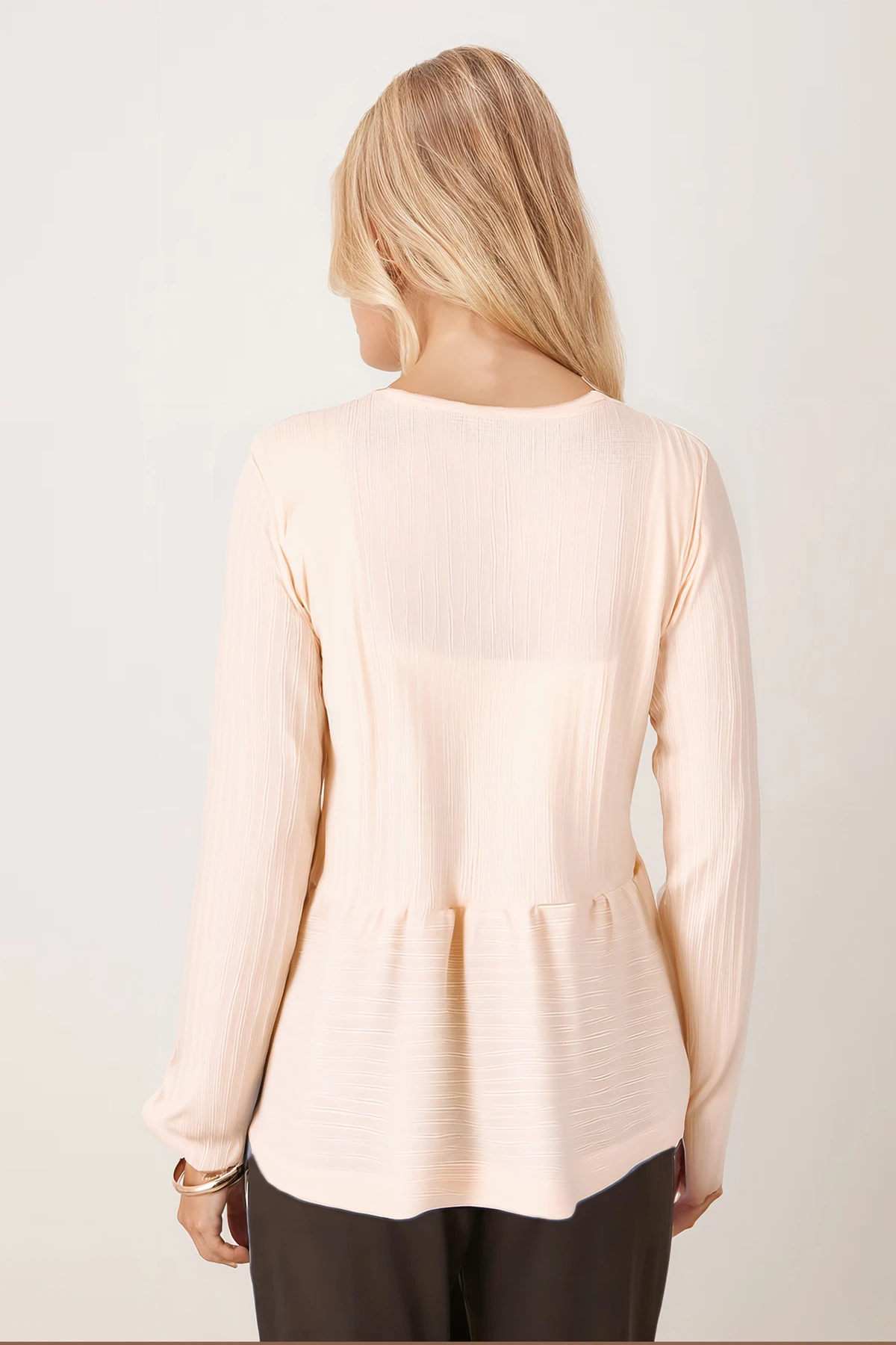 Kadın Krem V Yaka Yumuşak Dokulu Önü Bağlamalı Kolları Lastikli Triko Hırka ARM-26K001010