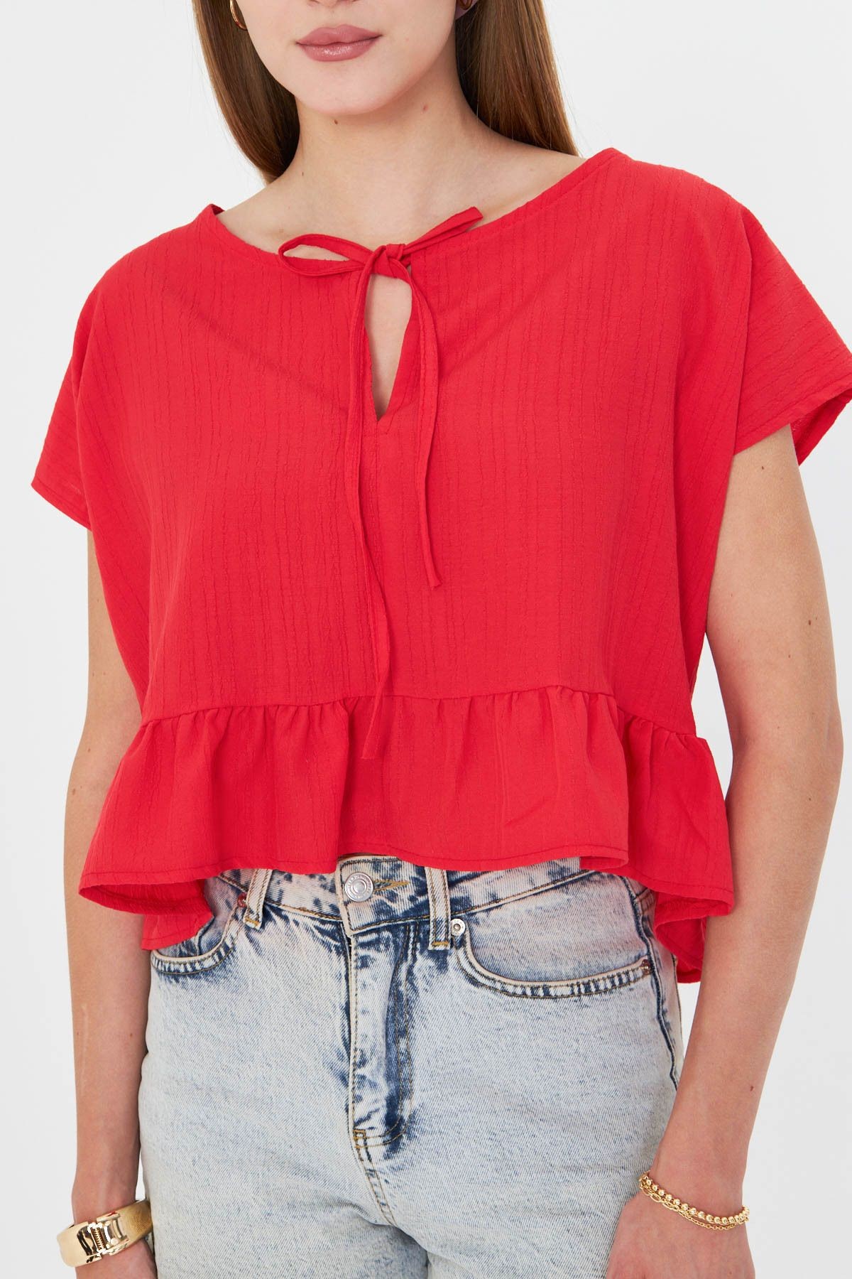 Kadın Açık Kırmızı Yarasa Kol Yakası Bağlamalı Eteği Fırfırlı Oversize Crop Bluz ARM-24Y001088