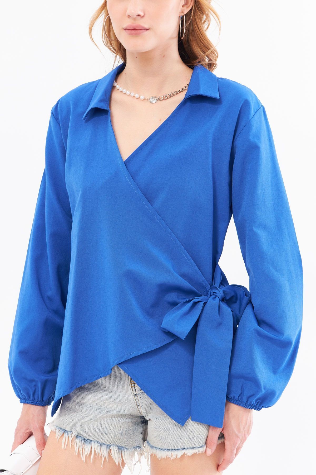 Kadın Saks Yakalı Kruvaze Bluz ARM-22Y024025