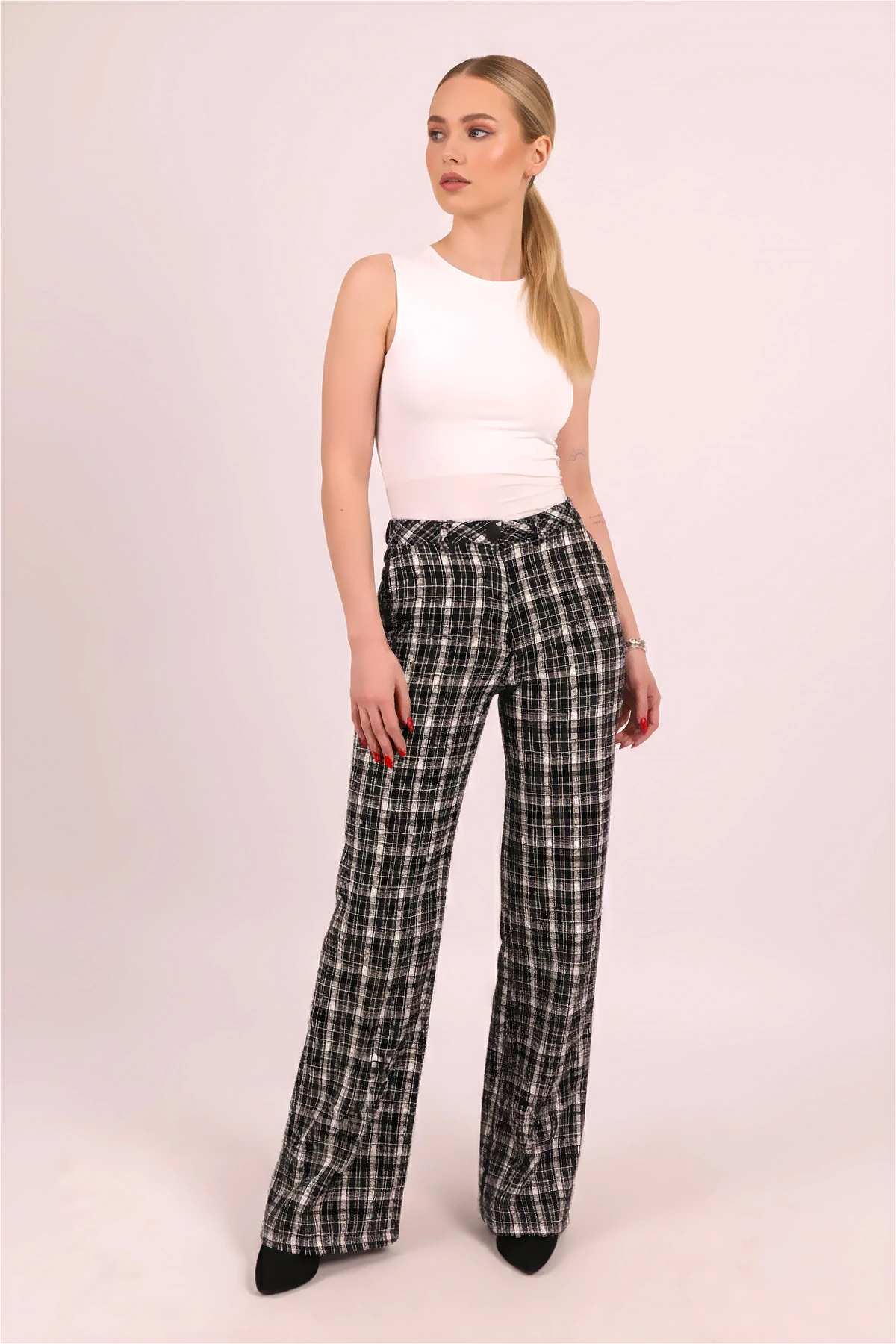 Kadın Siyah Ekose Desen Yüksek Bel Bol Paça Pantolon ARM-26K136040