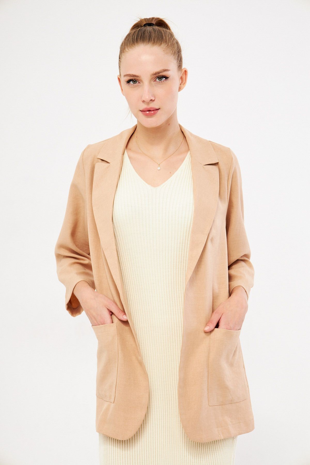 Kadın Bej Cepli Oversize Ceket ARM-24Y001115