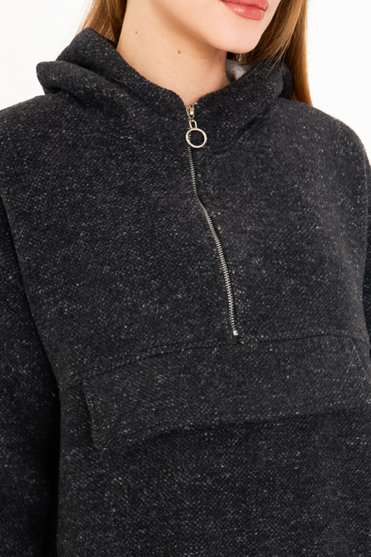 Kadın Siyah Kapüşonlu Cep Kapaklı Kaşe Sweatshirt ARM-25K001097