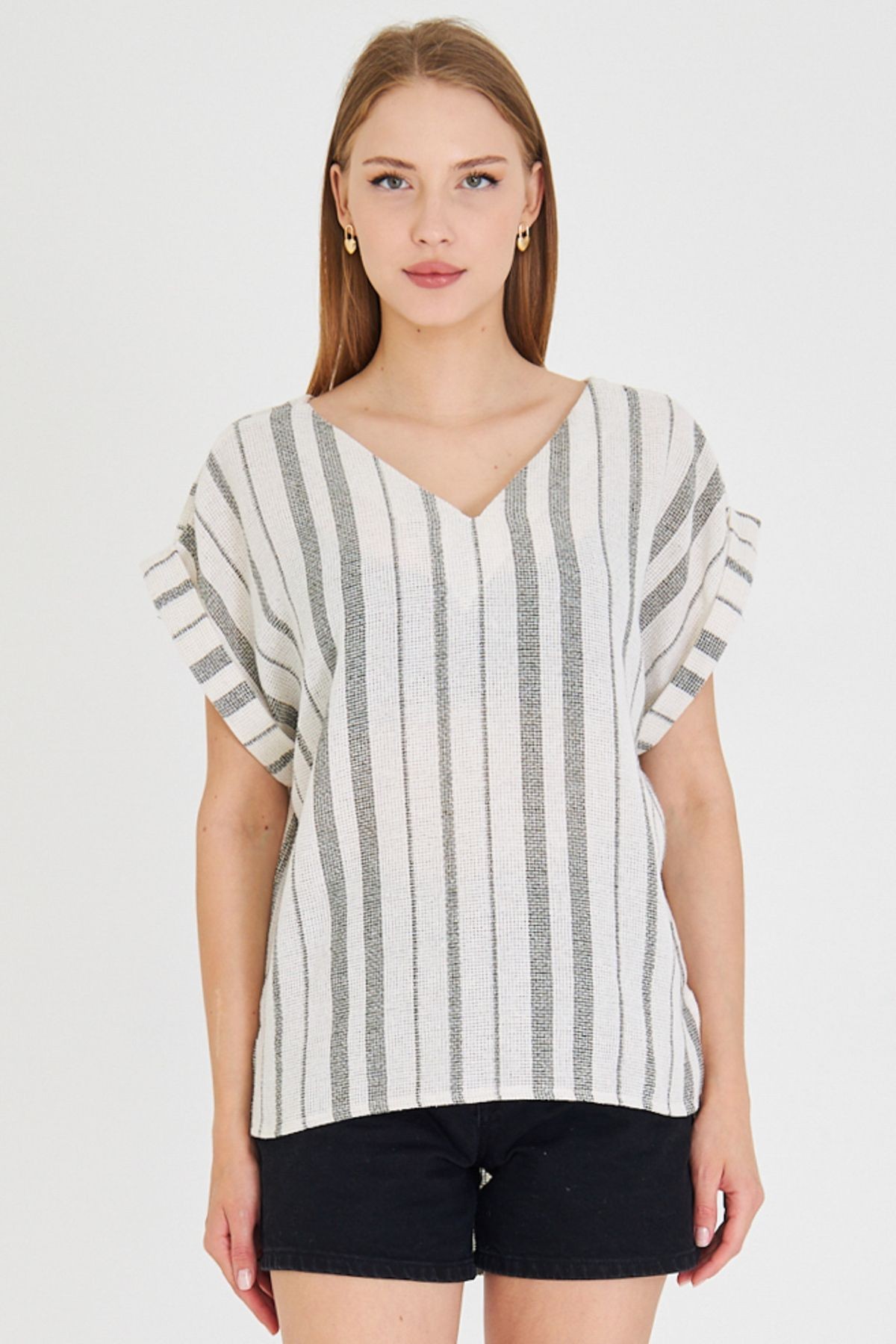Kadın Haki V Yaka Yanları Yırtmaçlı Arkası Uzun Duble Kol Detaylı Oversize Bluz ARM-25Y001056