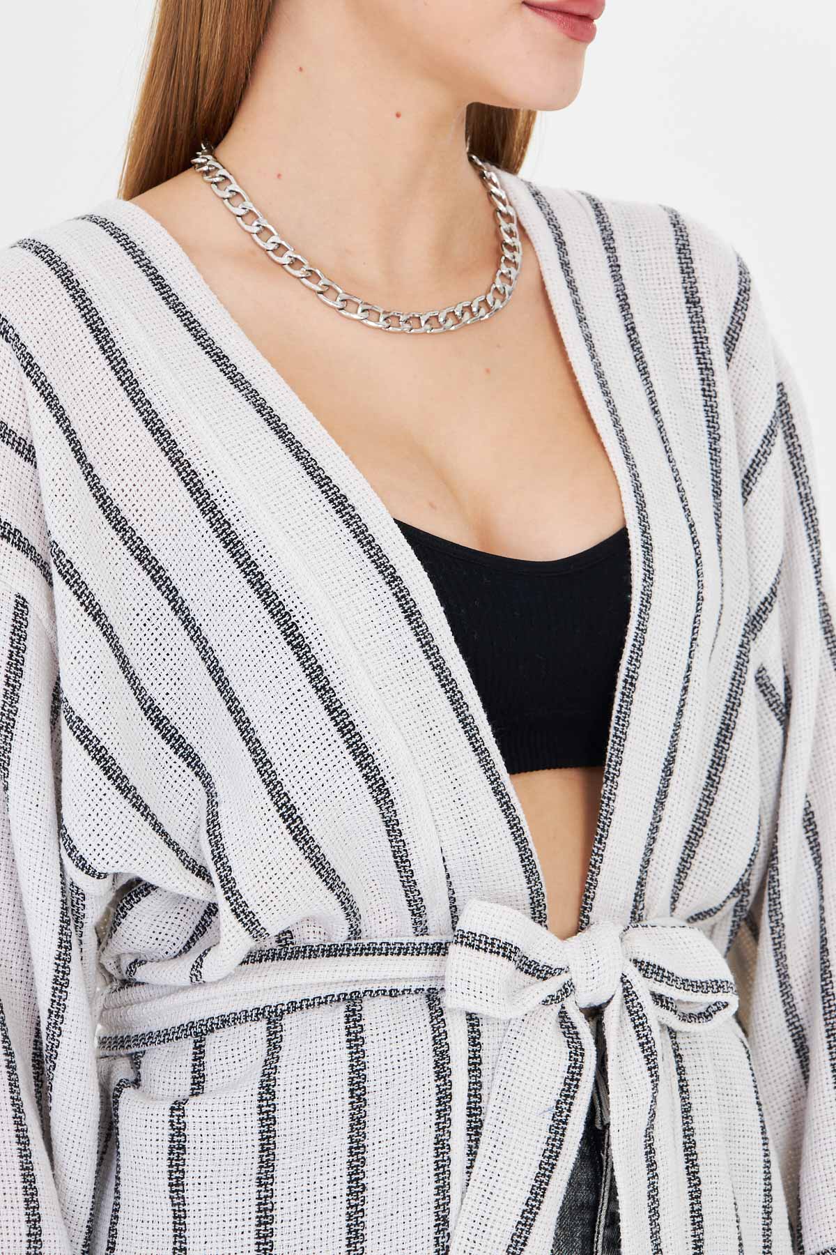 Kadın Siyah-Beyaz Kemerli Kimono ARM-25Y001073