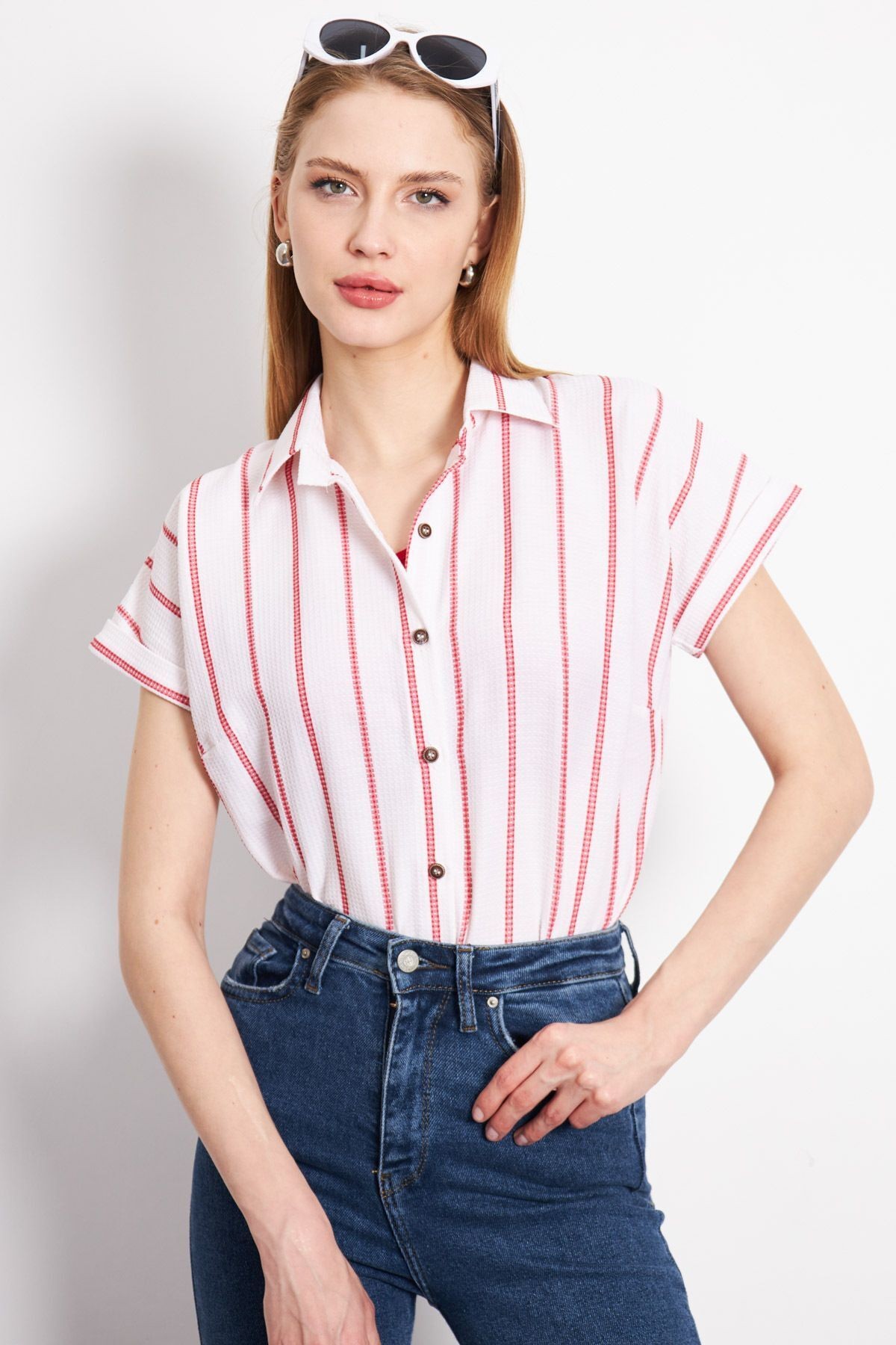 Kadın Kırmızı Çizgili Kısa Kol Gömlek ARM-24Y001067