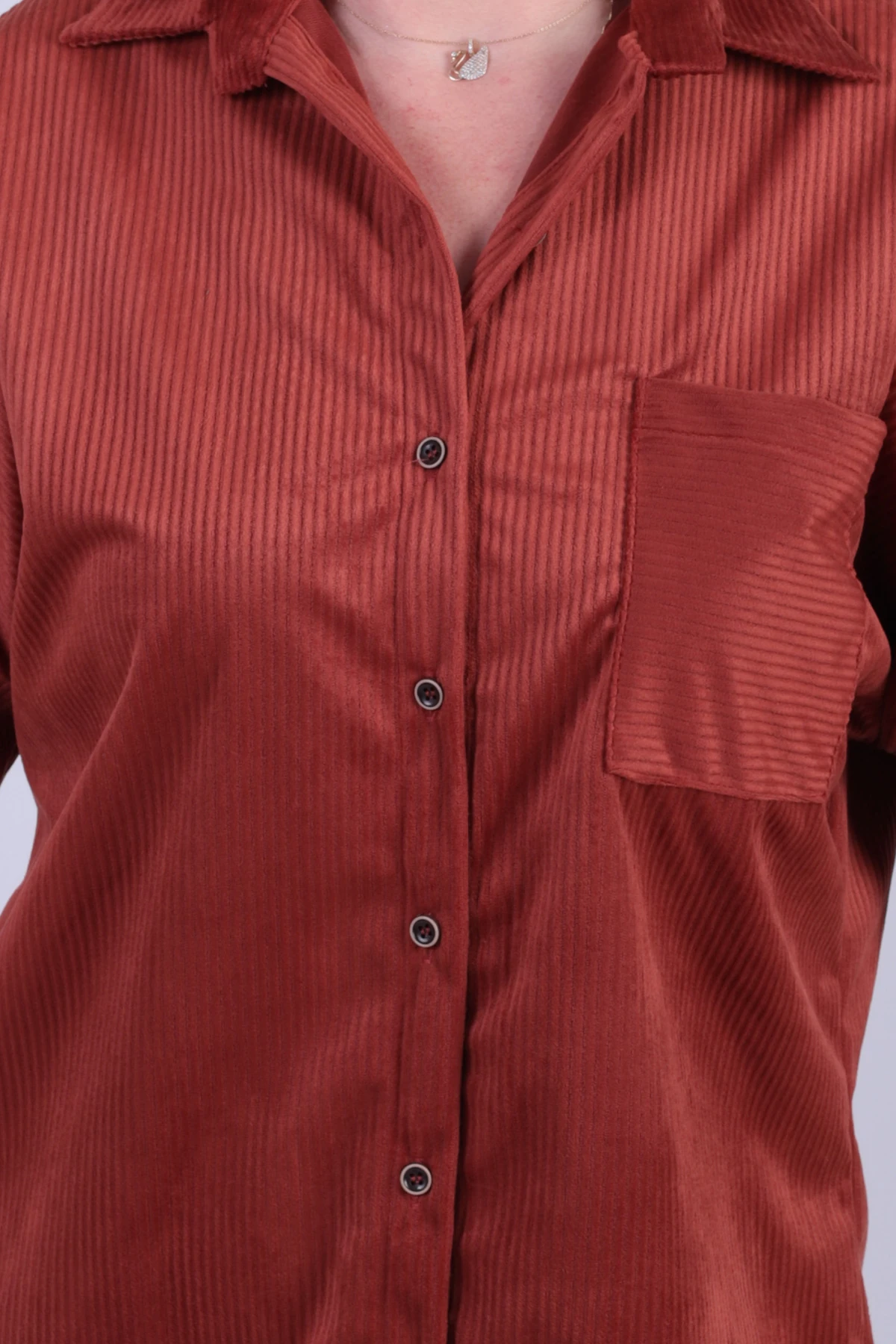 Kadın Koyu Kiremit Cepli Oversize İnce Fitilli Kadife Gömlek ARM-24K001076