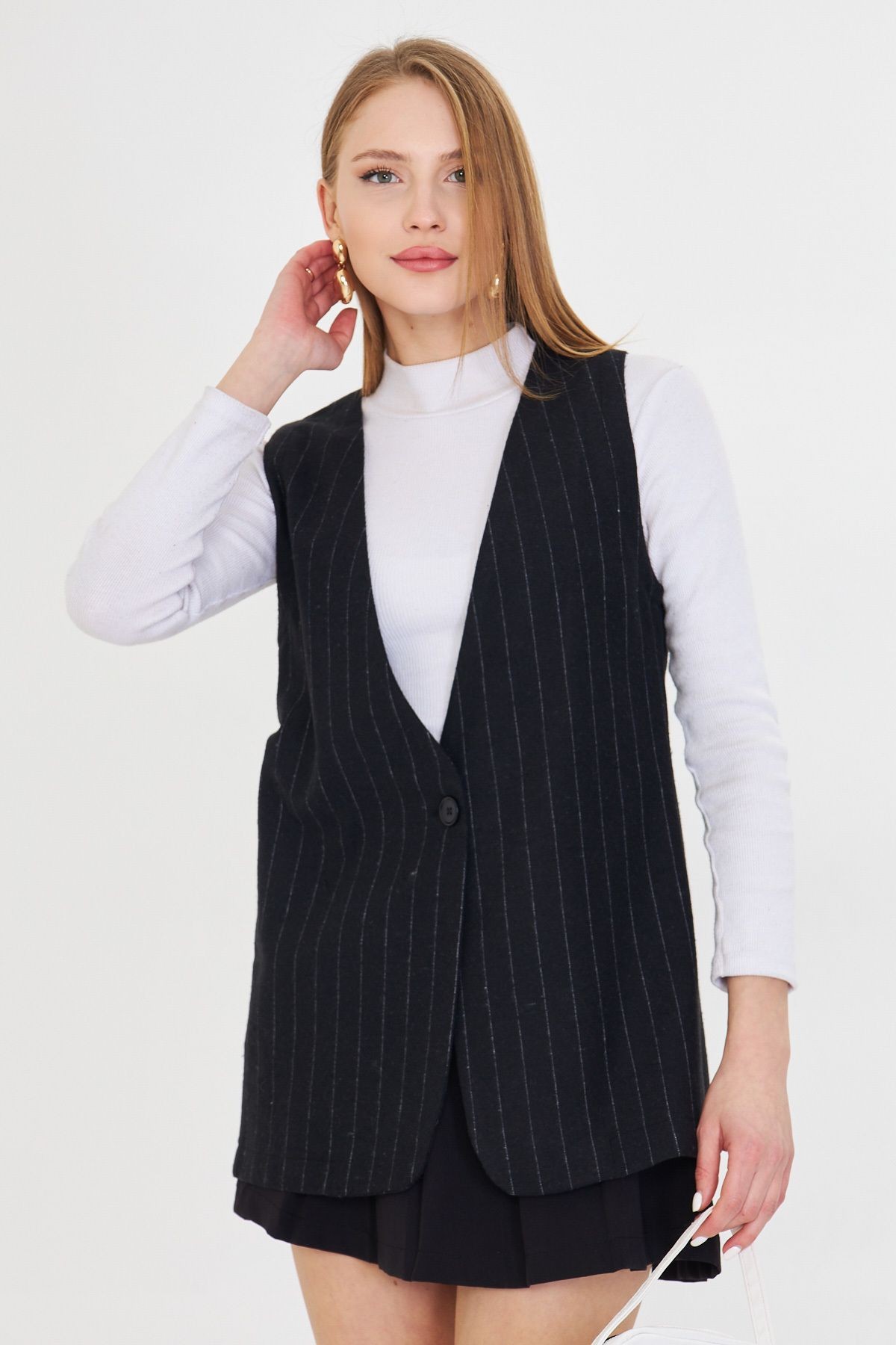 Kadın Siyah-Beyaz V Yaka Tek Düğmeli Oversize Desenli Yelek ARM-25K001110