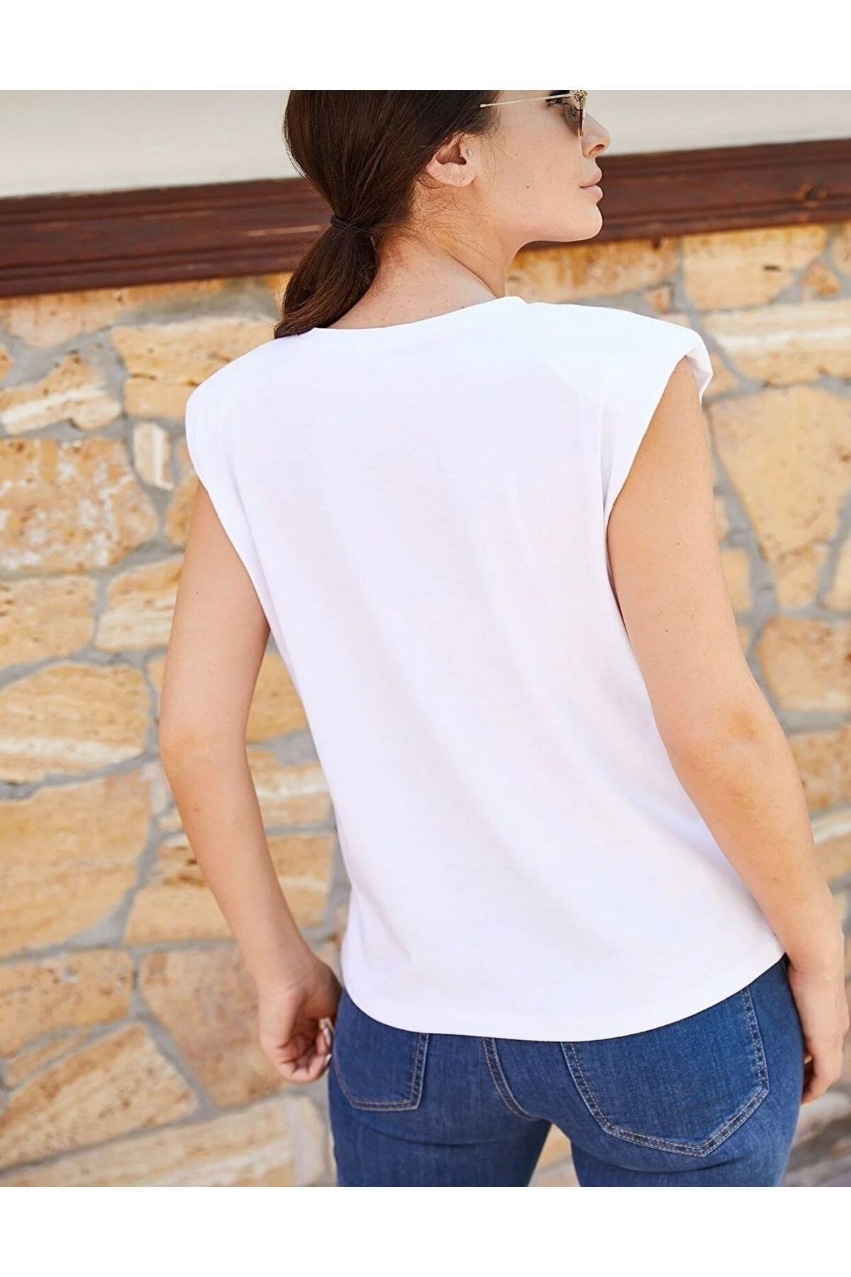 Kadın Beyaz Omuzları Vatkalı Kısa Kol T-Shirt Arm-20Y055019