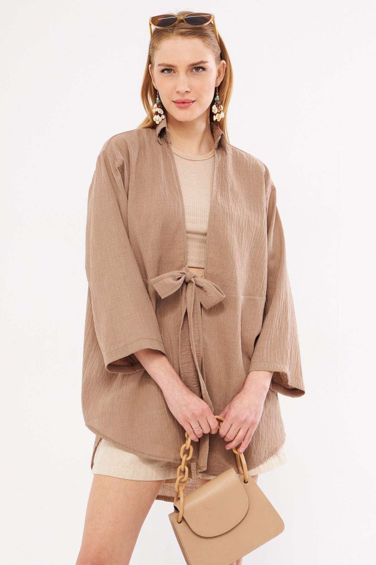 Kadın Açık Kahve Keten Görünümlü Önden Bağlamalı Kimono Gömlek ARM-24Y001063