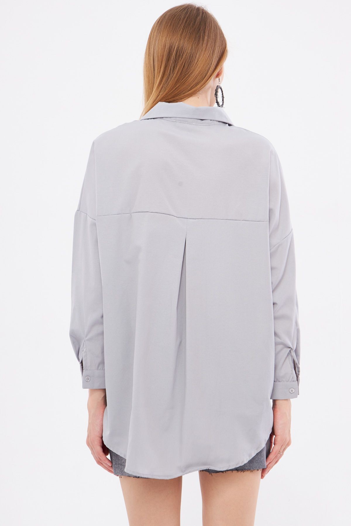 Kadın Gri Oversize Uzun Basic Gömlek ARM-22Y001118