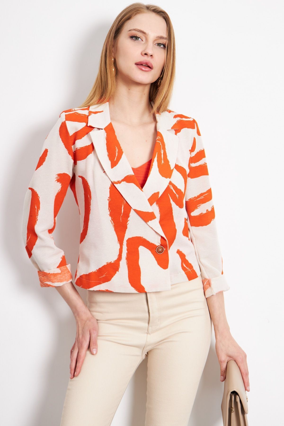 Kadın Turuncu Kruvaze Yaka Desenli Crop Ceket ARM-24Y001058