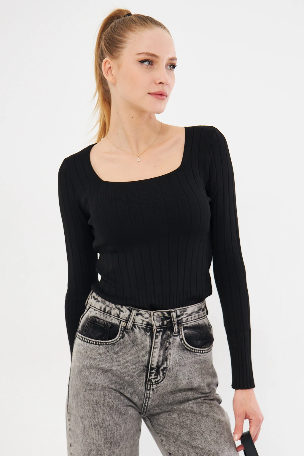 Kadın Siyah Kare Yaka Likralı Triko Bluz ARM-25K069006