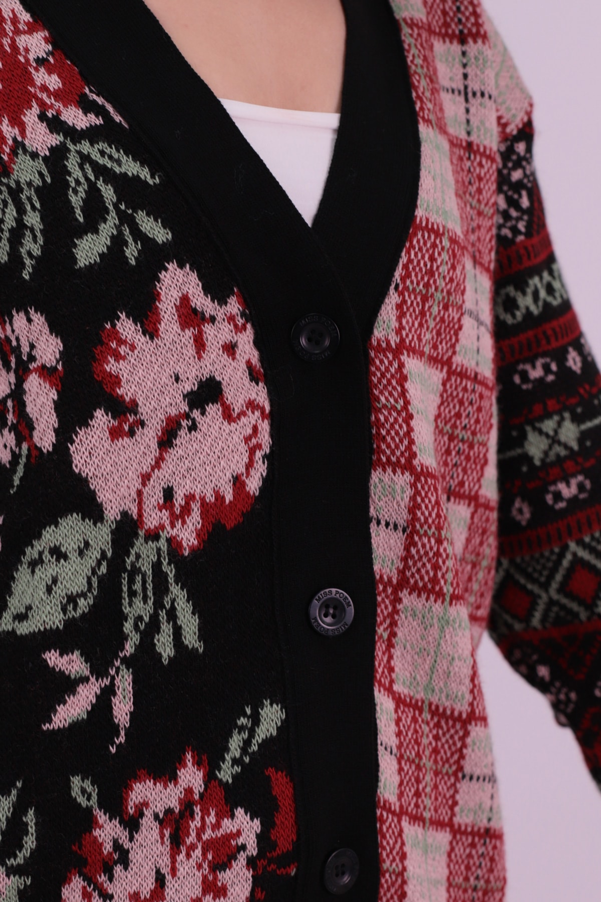 Kadın Siyah Etnik Desenli Triko Hırka ARM-26K136010