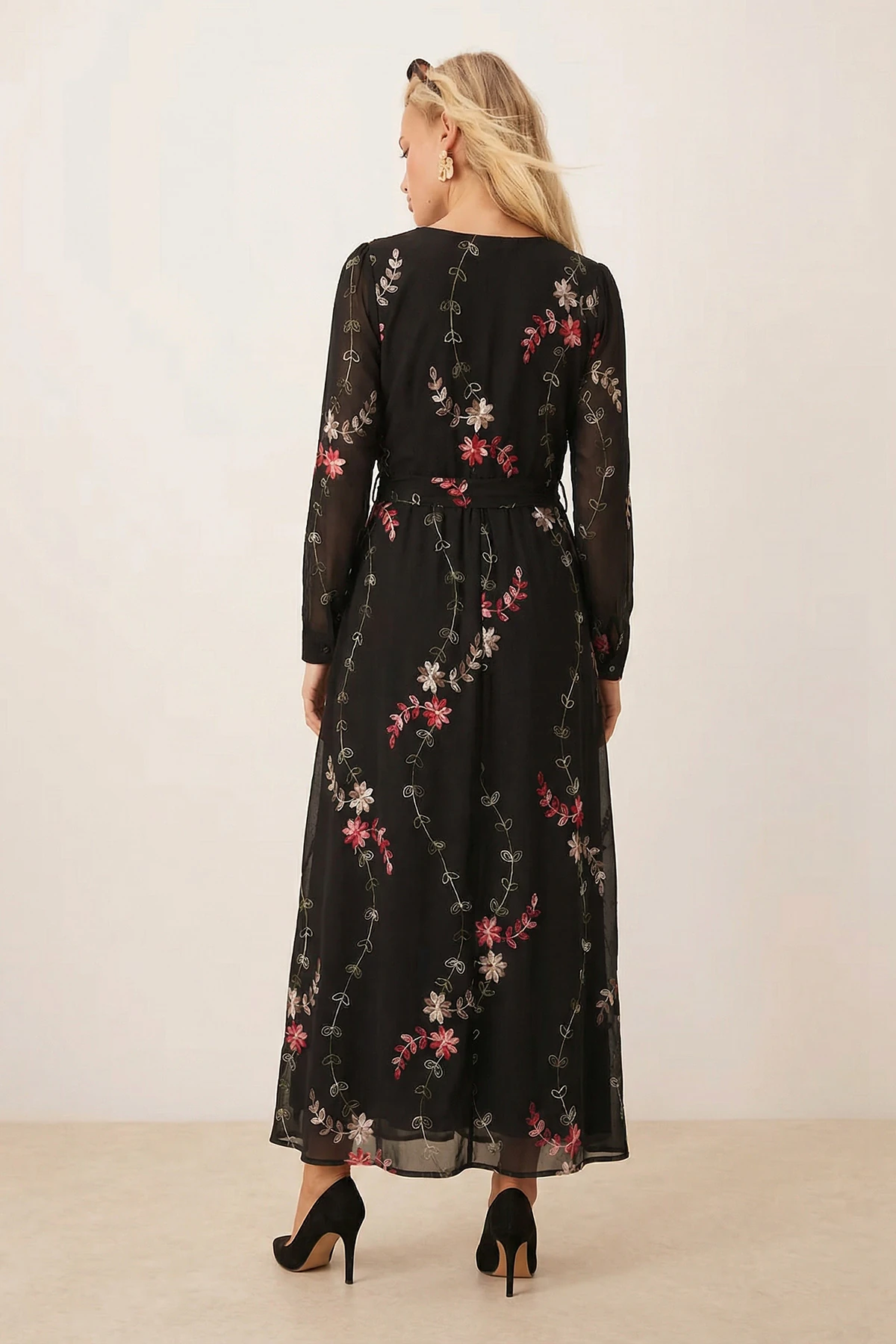 Kadın Siyah V Yaka Kemerli Astarlı Şifon Midi Boy Elbise ARM-26K001042