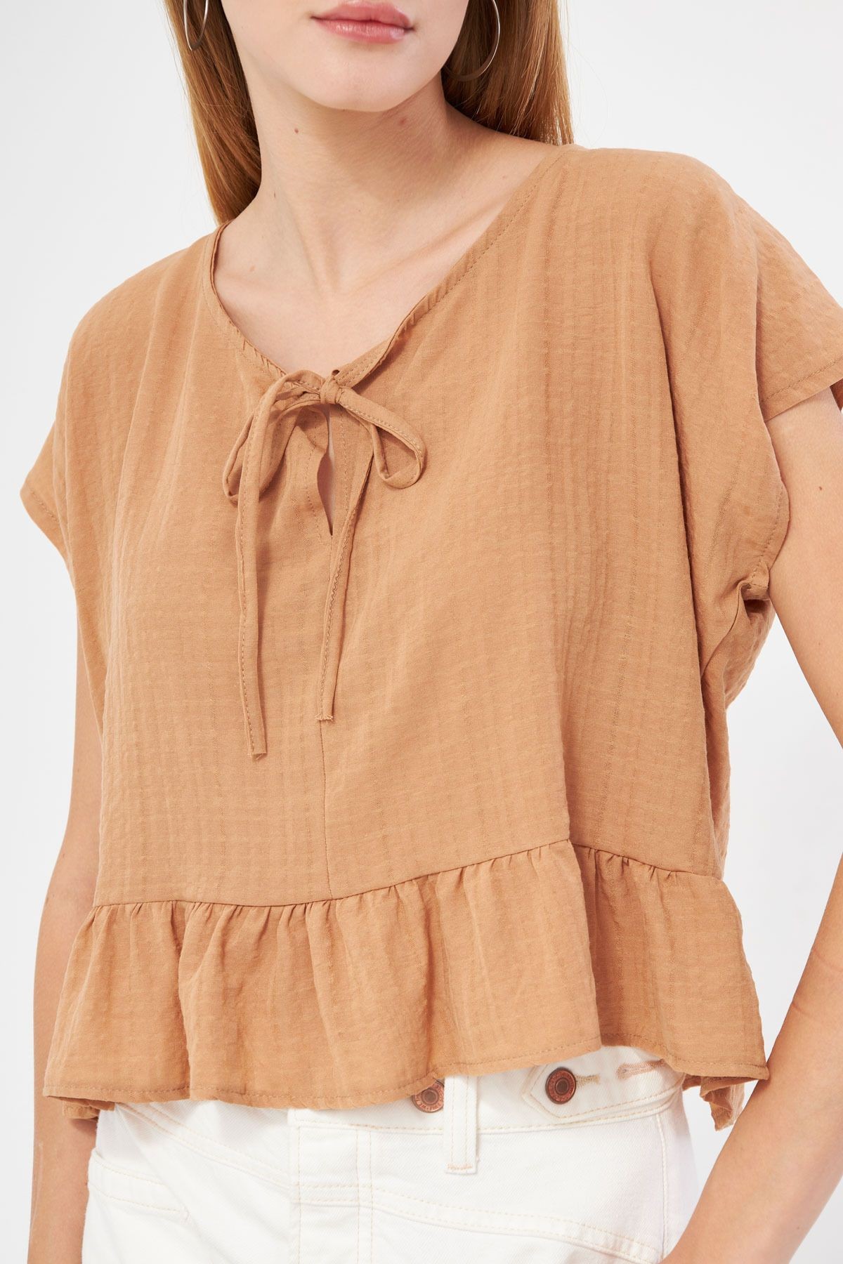 Kadın Vizon Yarasa Kol Yakası Bağlamalı Eteği Fırfırlı Oversize Crop Bluz ARM-24Y001088
