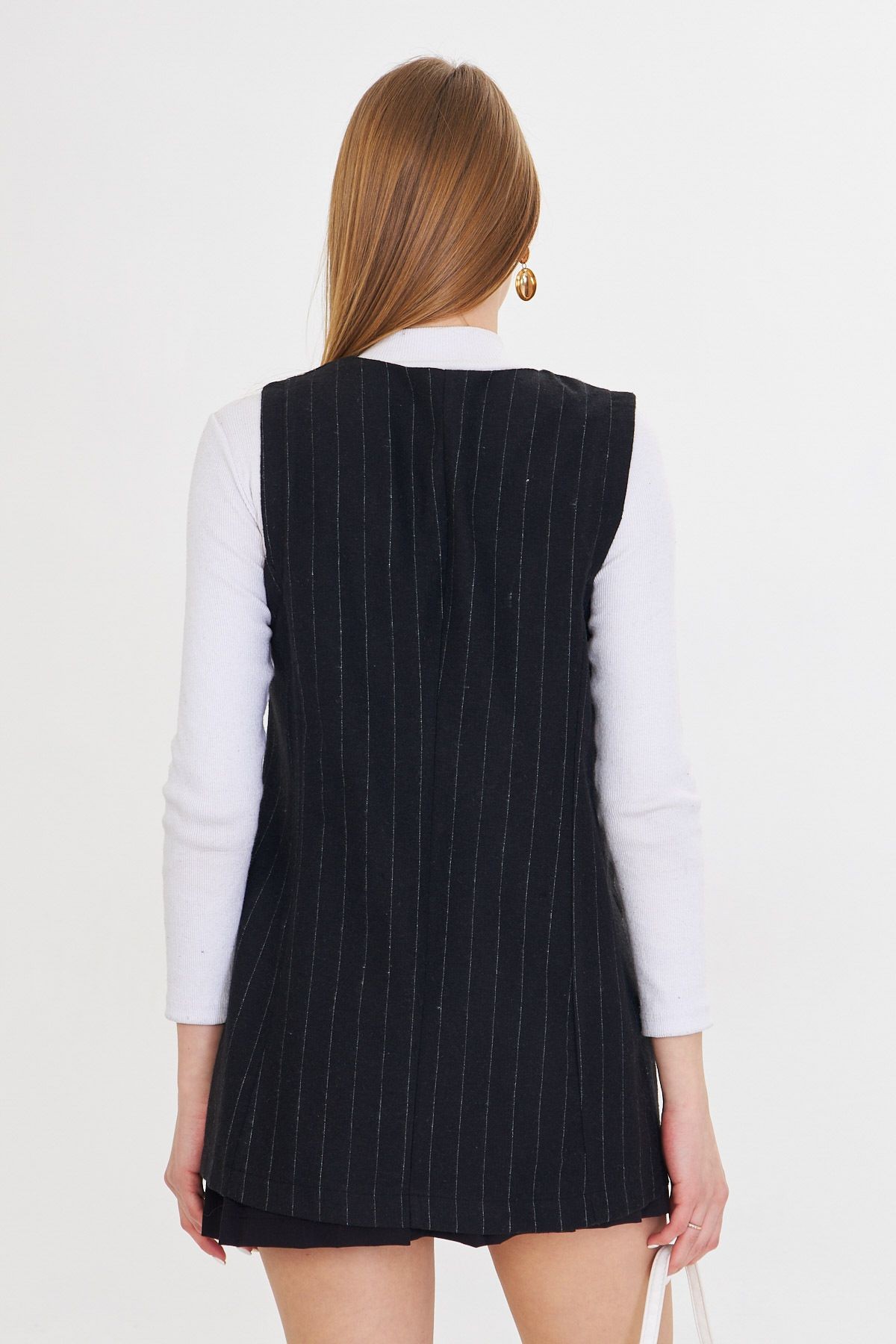 Kadın Siyah-Beyaz V Yaka Tek Düğmeli Oversize Desenli Yelek ARM-25K001110