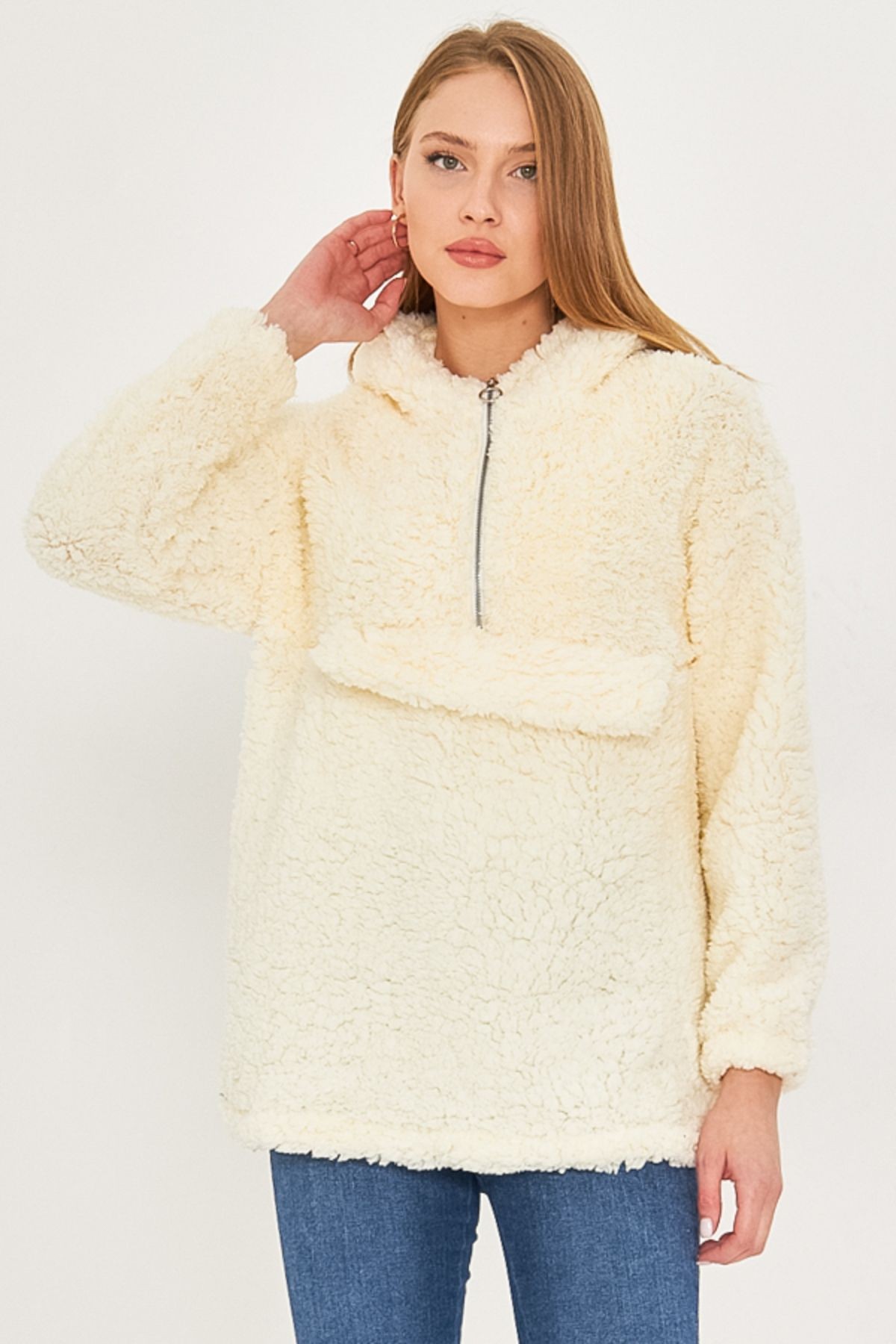 Kadın Ekru Kapüşonlu Cep Kapaklı Peluş Sweatshirt ARM-25K001090