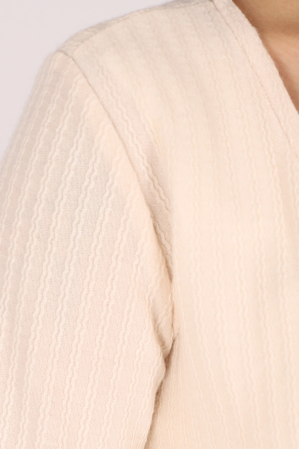 Kadın Krem V Yaka Yumuşak Dokulu Önü Bağlamalı Kolları Lastikli Triko Hırka ARM-26K001010