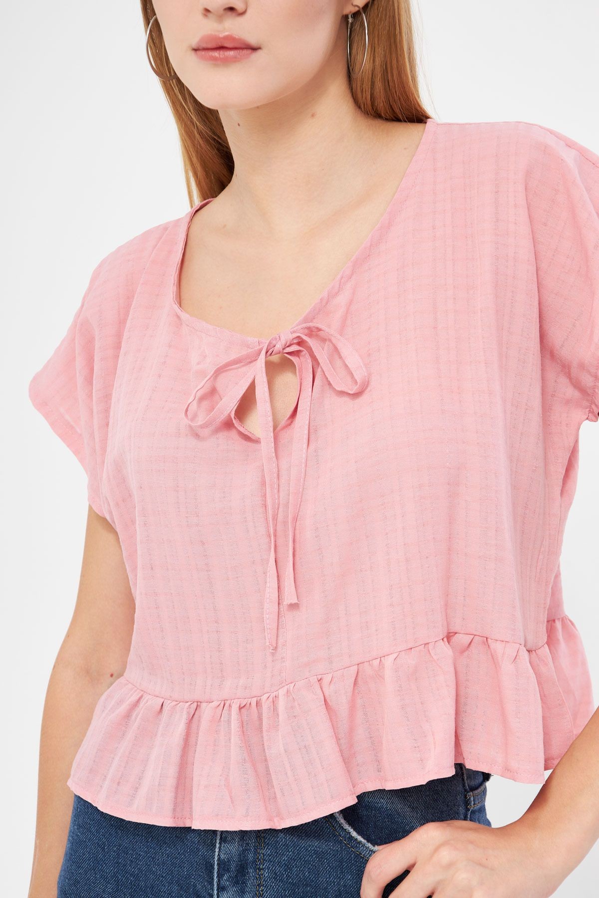 Kadın Pudra Yarasa Kol Yakası Bağlamalı Eteği Fırfırlı Oversize Crop Bluz ARM-24Y001088