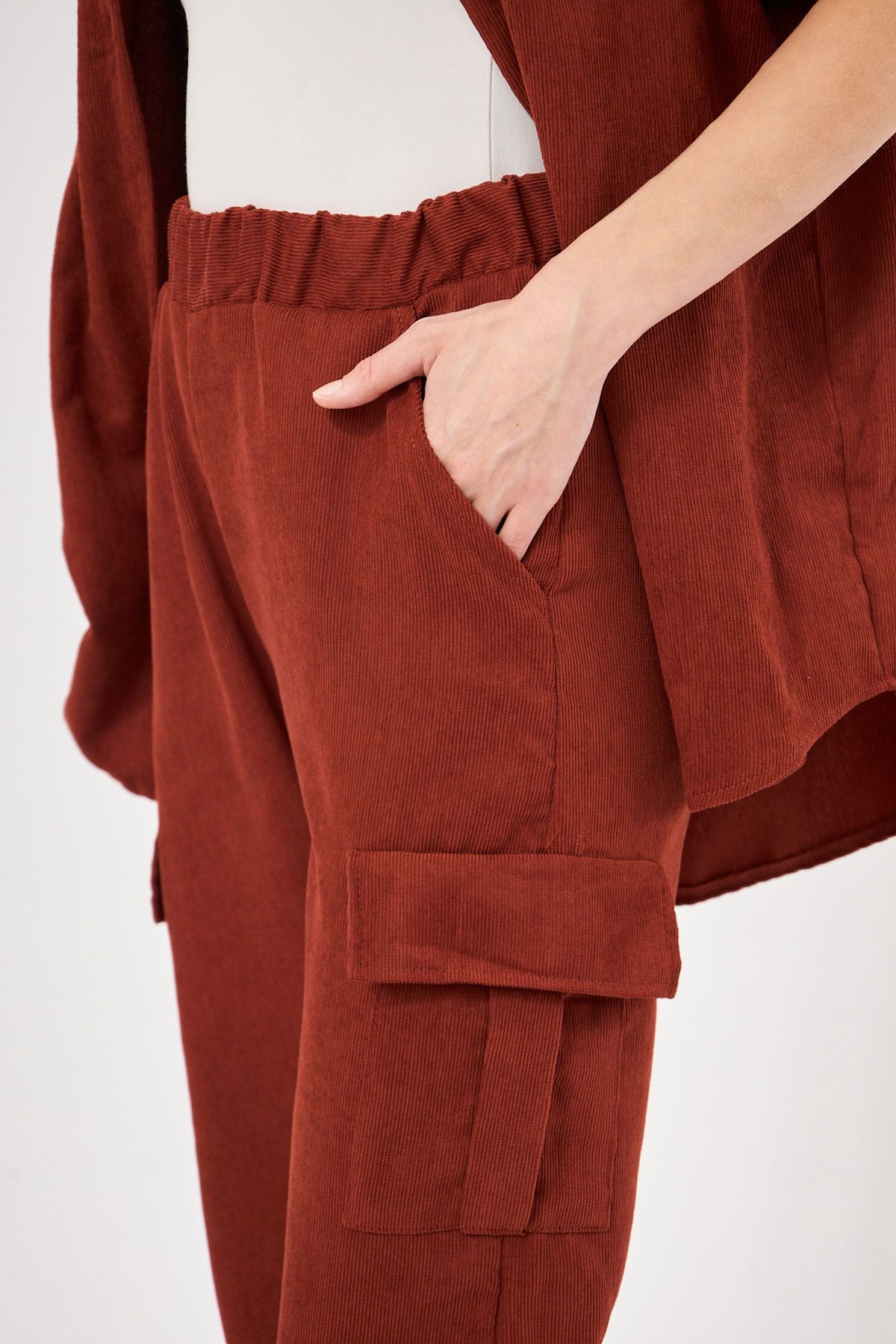 Kadın Kiremit Kadife Beli Ve Paçası Lastikli İnce Fitilli Kargo Pantolon ARM-25K001035