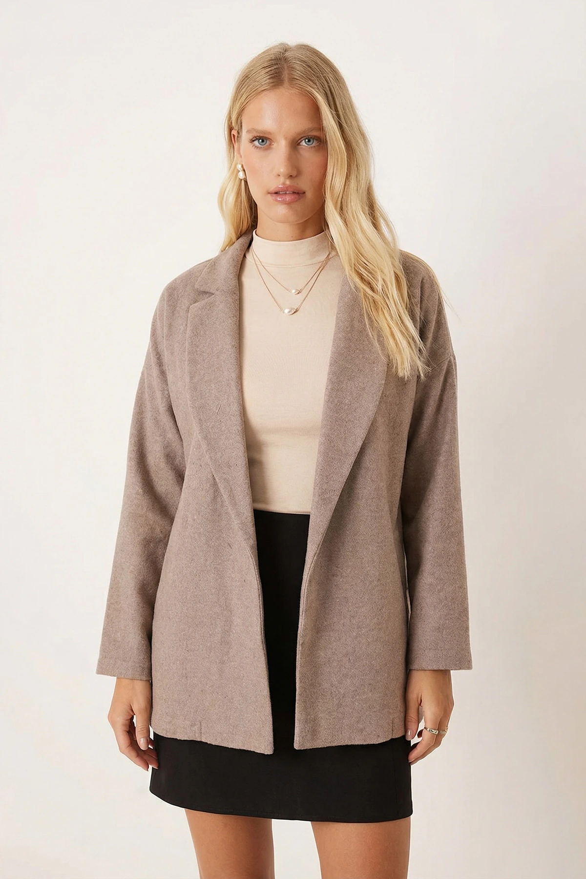 Kadın Açık Vizon Erkek Yaka Yanları Yırtmaçlı Oversize Ceket ARM-26K001009