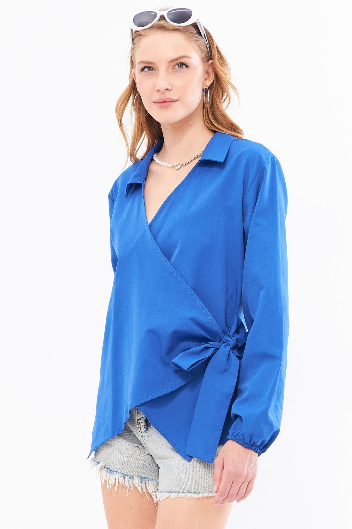 Kadın Saks Yakalı Kruvaze Bluz ARM-22Y024025