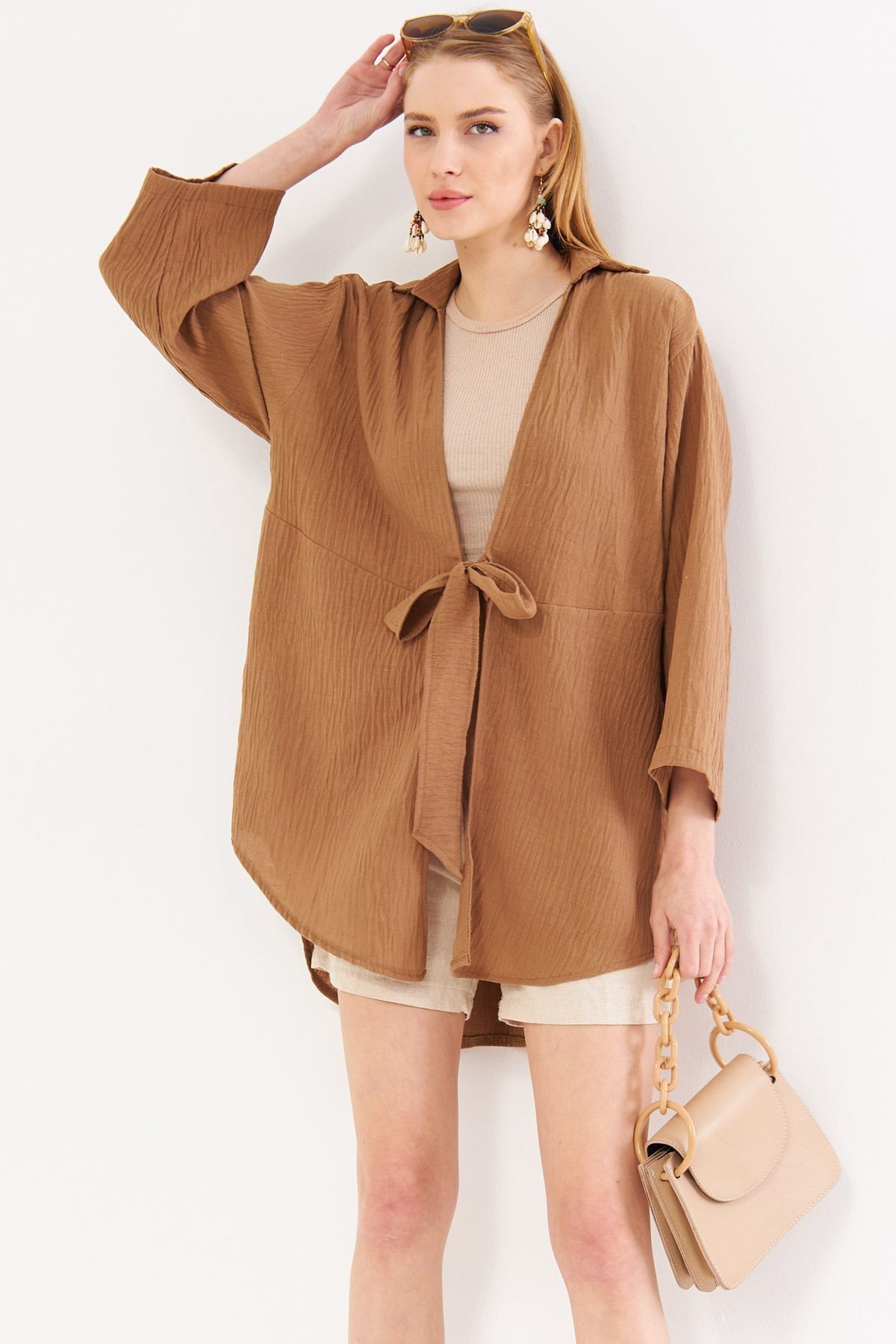 Kadın Kahve Keten Görünümlü Önden Bağlamalı Kimono Gömlek ARM-24Y001063