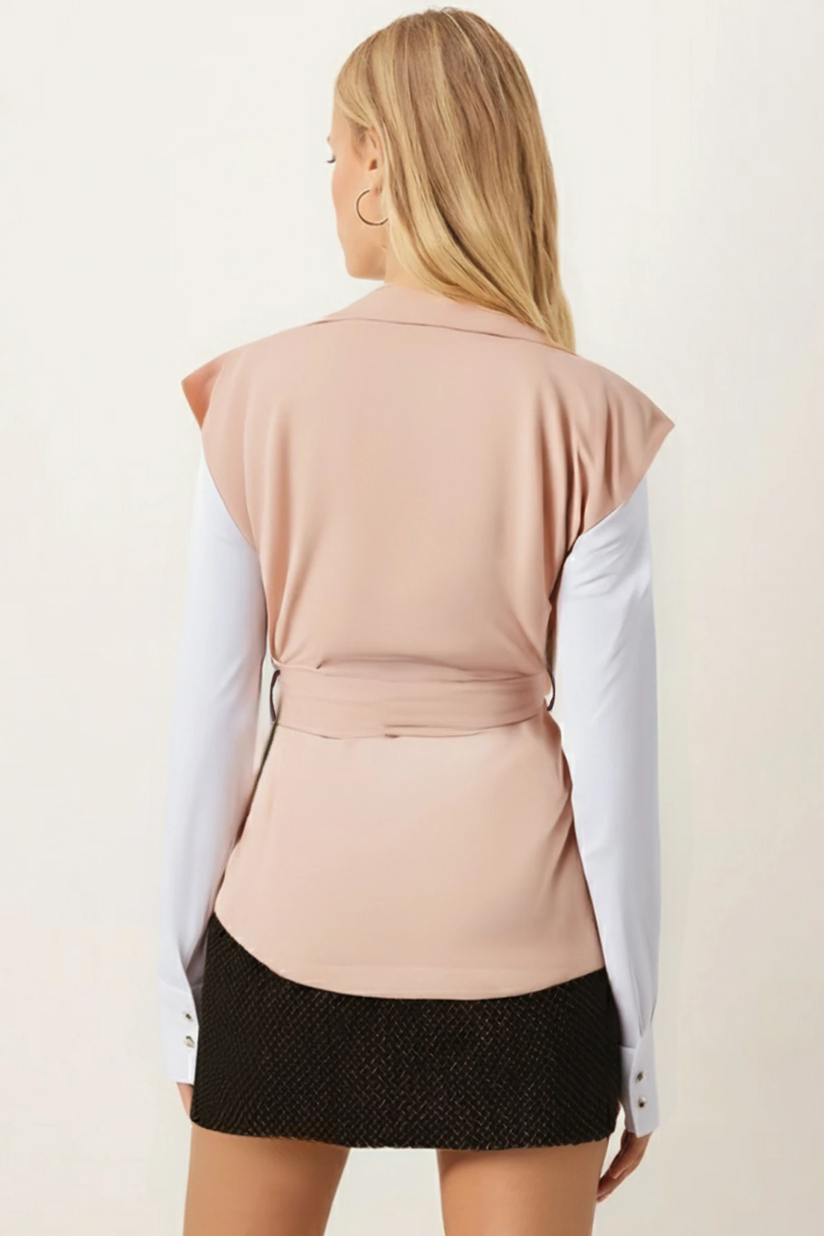 Kadın Bej Erkek Yaka Beli Kuşaklı Keten Görünümlü Yelek ARM-25Y001079