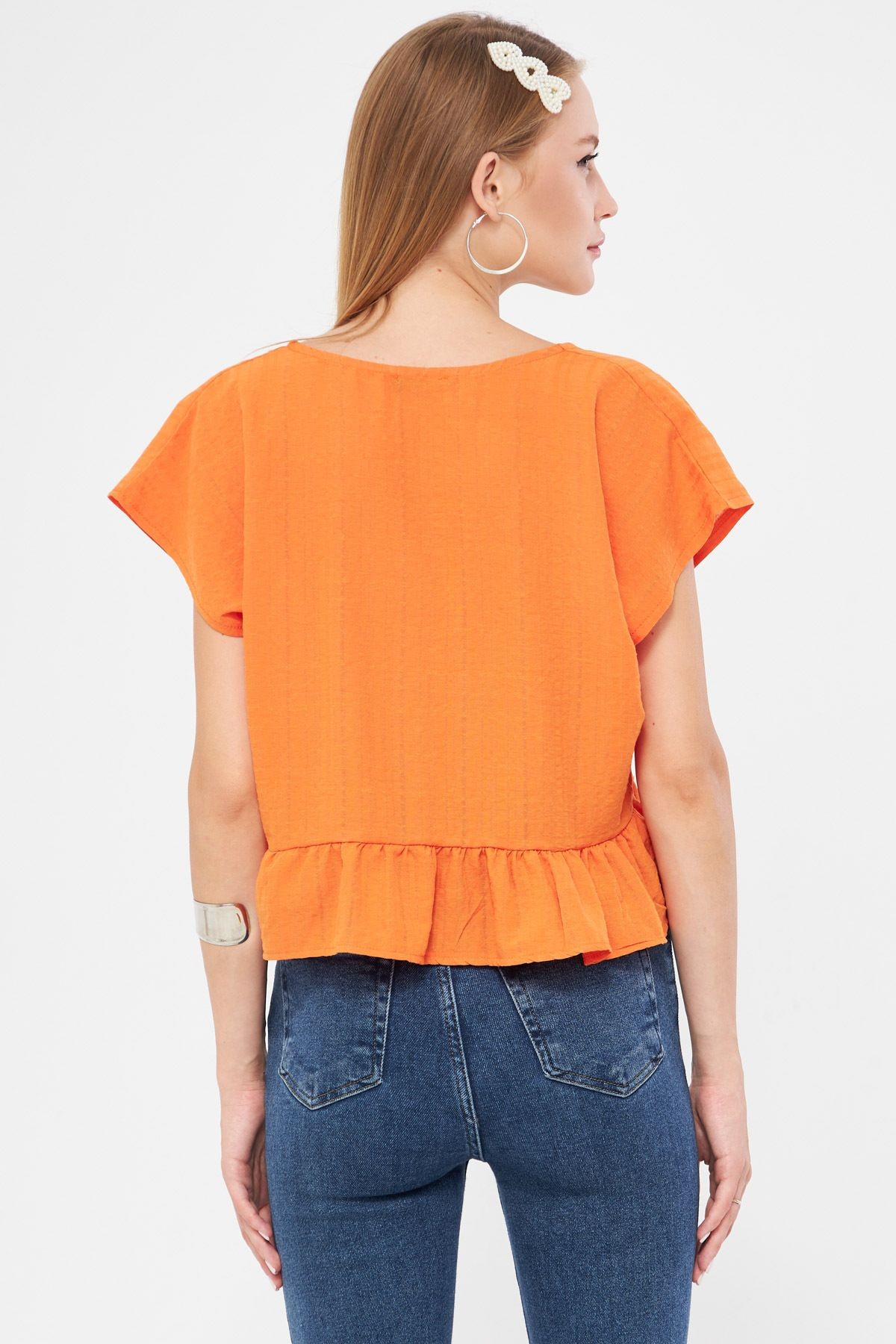 Kadın Turuncu Yarasa Kol Yakası Bağlamalı Eteği Fırfırlı Oversize Crop Bluz ARM-24Y001088