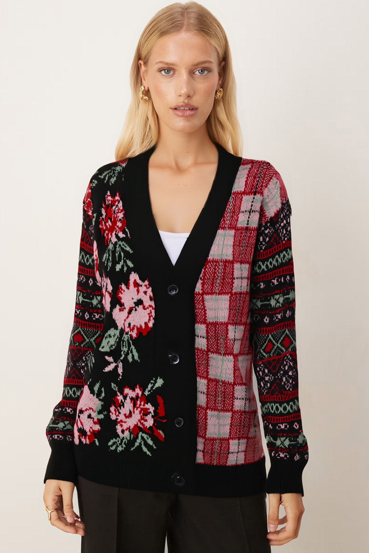 Kadın Siyah Etnik Desenli Triko Hırka ARM-26K136010