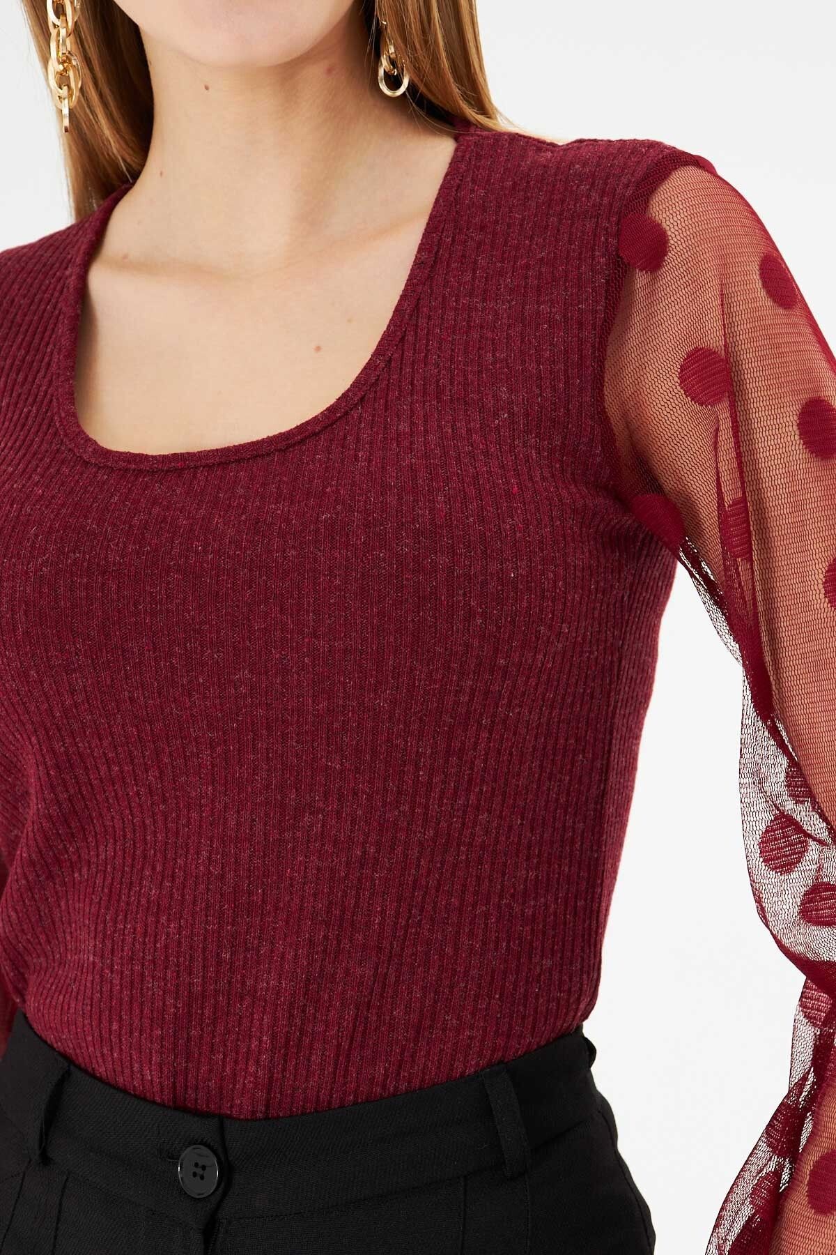 Kadın Bordo U Yaka Kolları Tül Detaylı Manşetli Kaşkorse Bluz ARM-25K001066