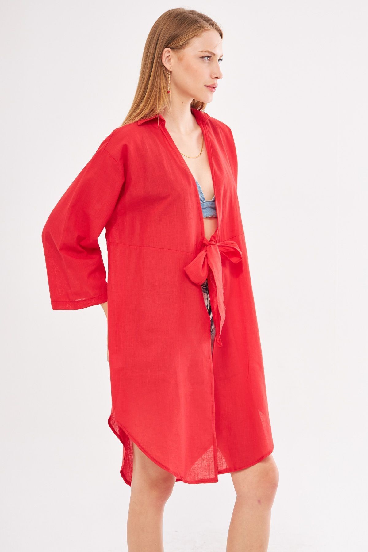 Kadın Kırmızı Önden Bağlamalı İnce Keten Kumaş Midi Boy Kimono Gömlek ARM-24Y001081