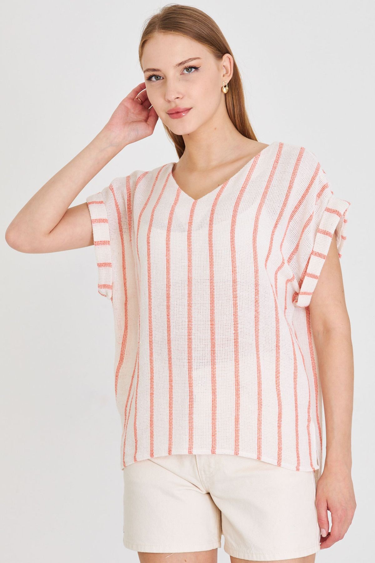 Kadın Turuncu V Yaka Yanları Yırtmaçlı Arkası Uzun Duble Kol Detaylı Oversize Bluz ARM-25Y001056