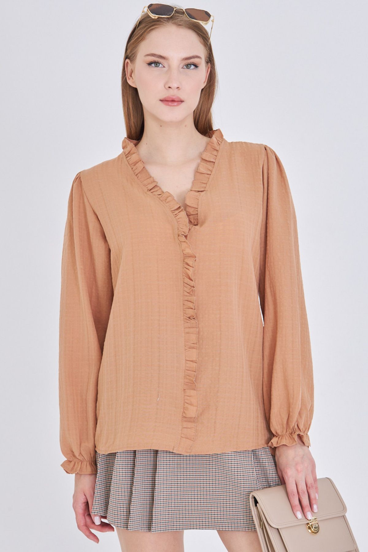 Kadın Camel Yakası Ve Önü Fırfır Detaylı Kolları Lastikli Uzun Kollu Bluz ARM-25K001030