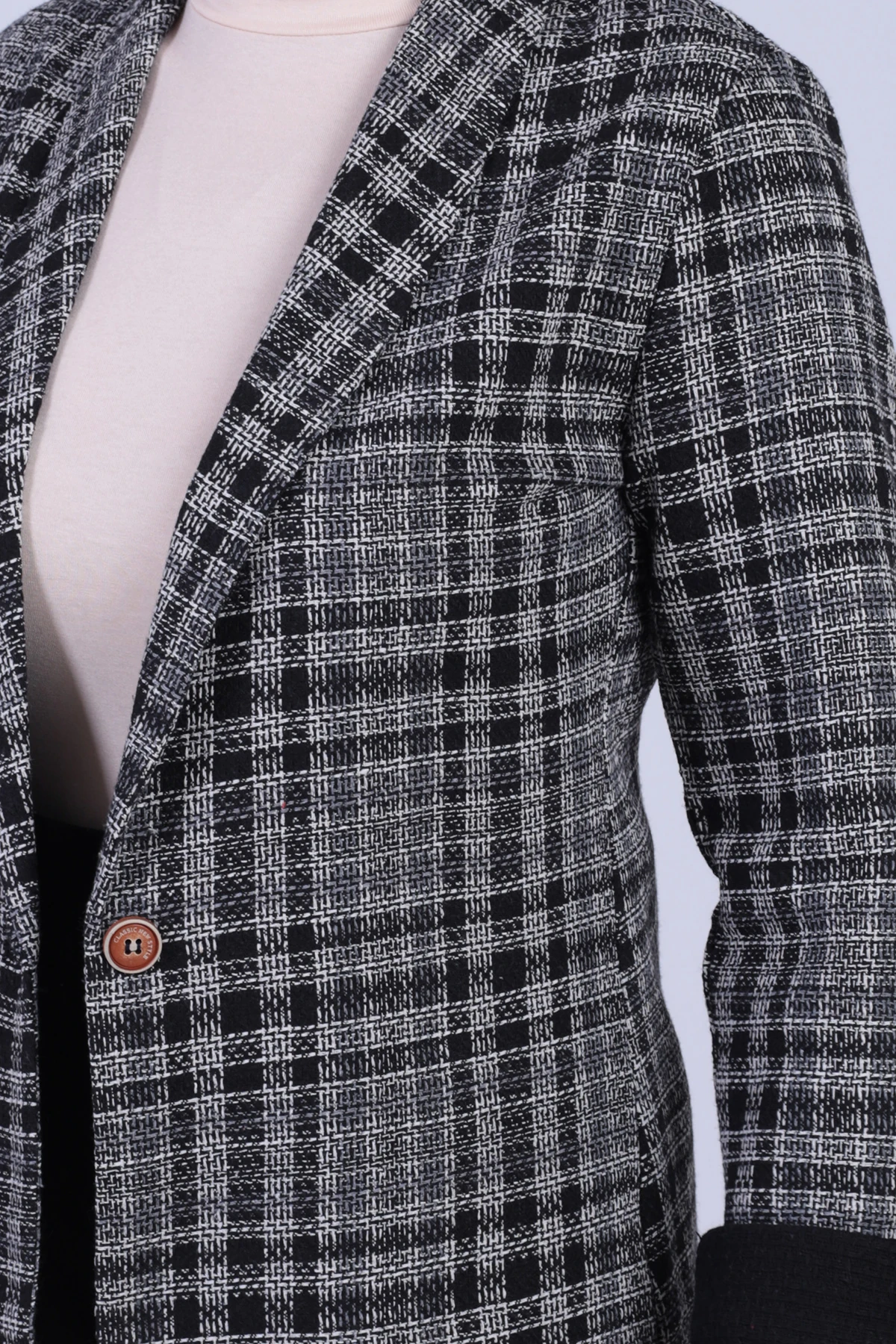 Kadın Gri-Siyah Şal Yaka Kolları Garnili Tek Düğme Ceket ARM-26K001087