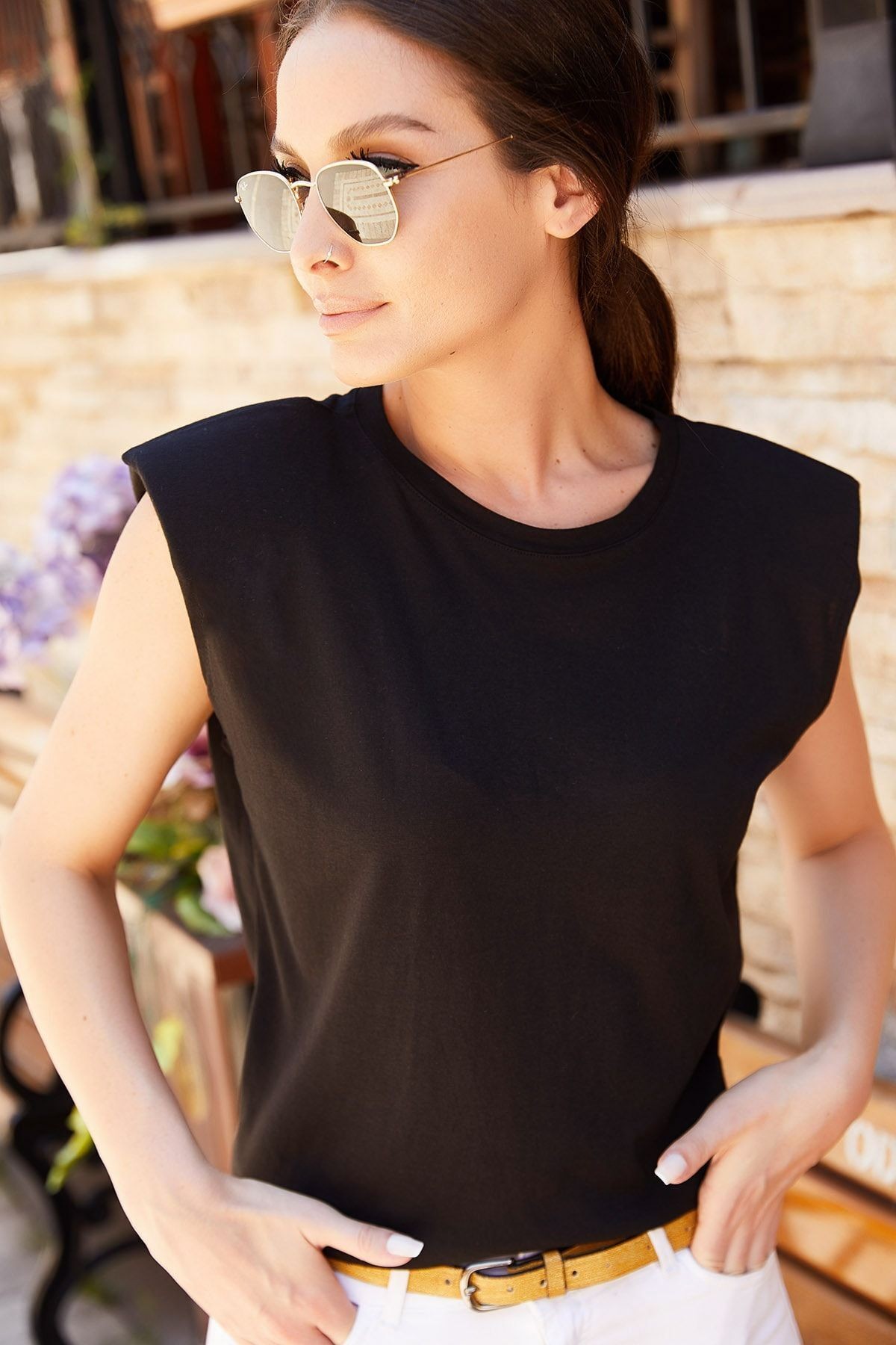 Kadın Siyah Omuzları Vatkalı Kısa Kol T-Shirt Arm-20Y055019
