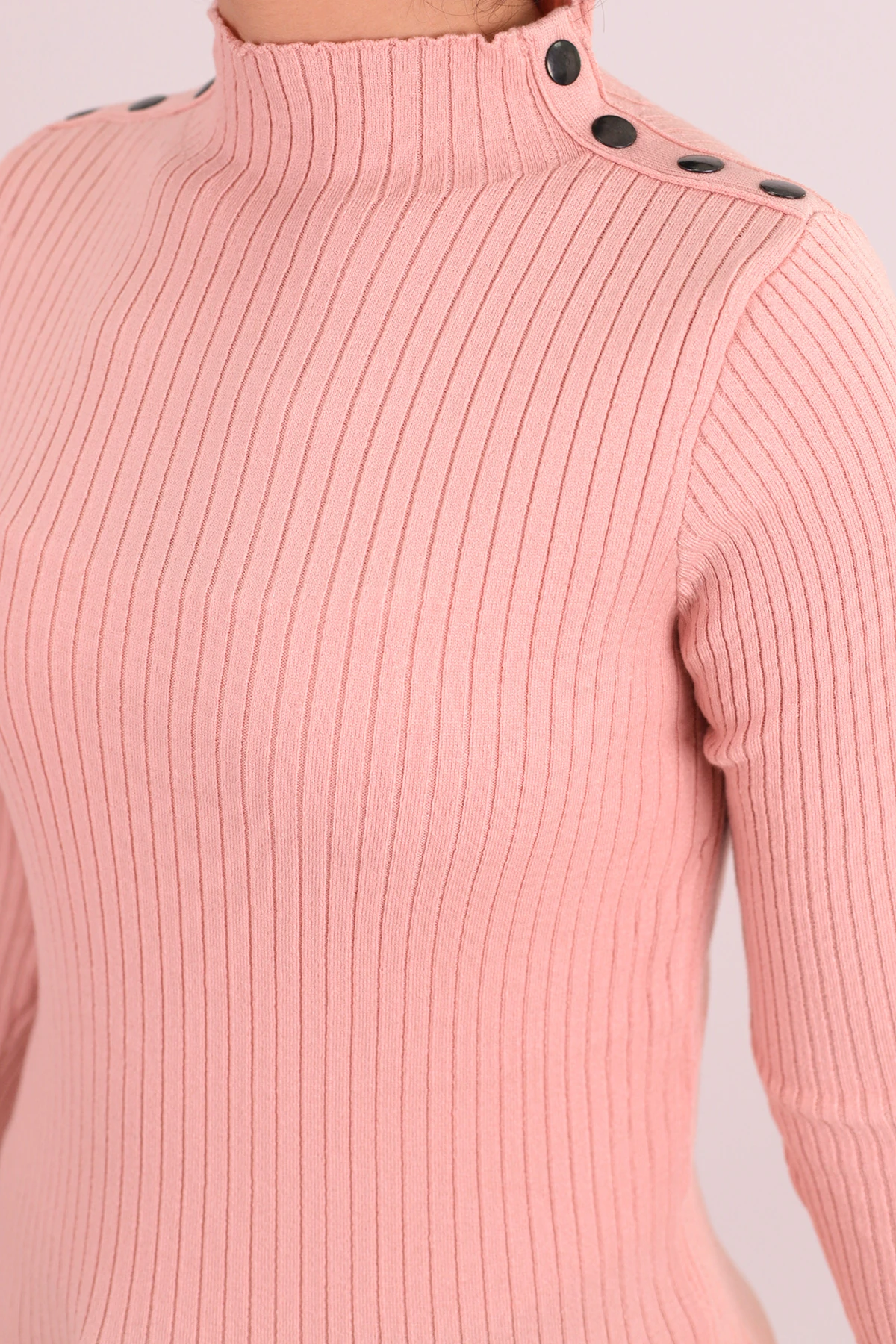 Kadın Pudra Dik Yaka Omuzları Zımba Detaylı Triko Kazak ARM-26K136065