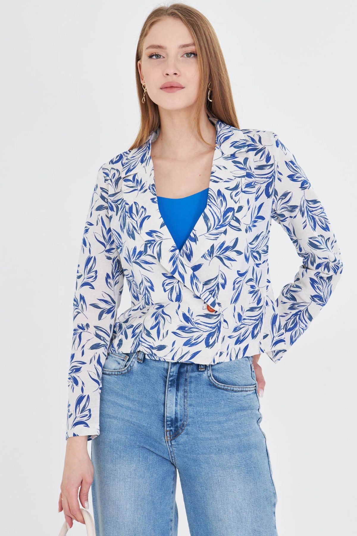 Kadın Koyu Mavi Kruvaze Yaka Desenli Crop Ceket ARM-24Y001058