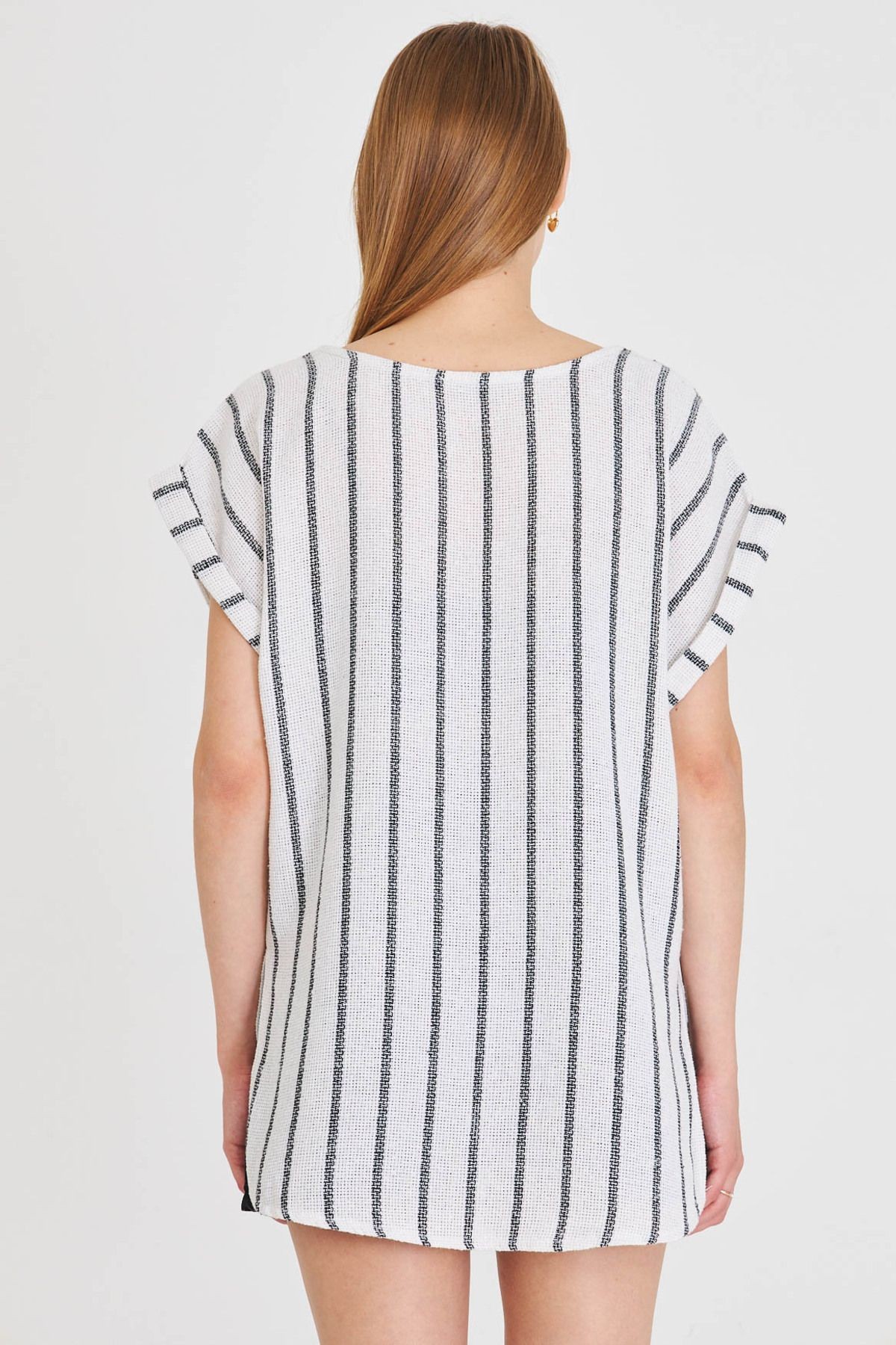 Kadın Siyah V Yaka Yanları Yırtmaçlı Arkası Uzun Duble Kol Detaylı Oversize Bluz ARM-25Y001056