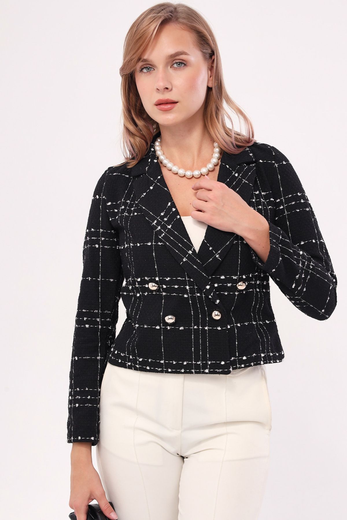 Kadın Siyah Kruvaze Yaka Tüvit Crop Ceket ARM-24K001014